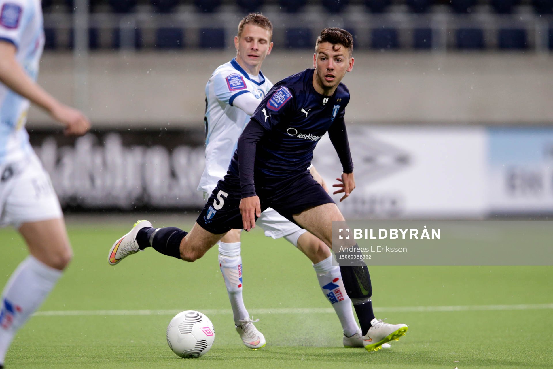 Gefles Johan Bertilsson och Malmö FFs Erdal Rakip under fotbollsmatchen i Allsvenskan mellan Gefle och Malmö FF den 3 juni 2015 i Gävle.