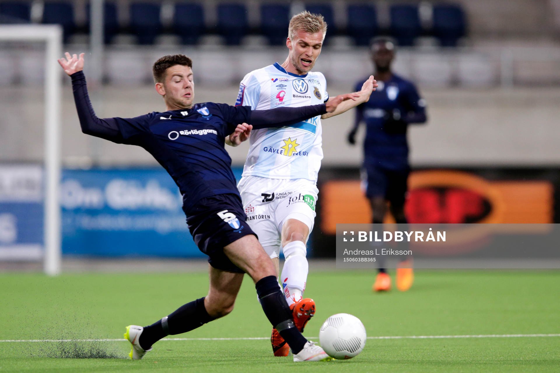 Malmö FFs Erdal Rakip och Gefles Robin Nilsson