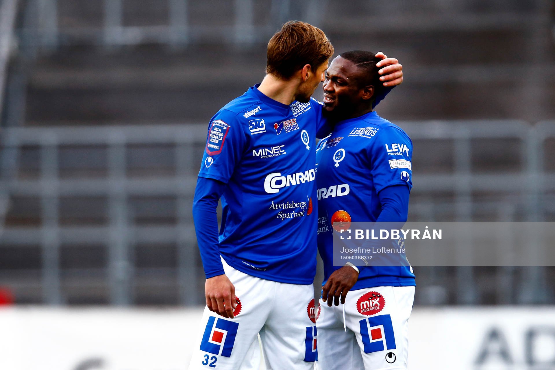 Åtvidabergs Martin Christensen och John Owoeri jublar
