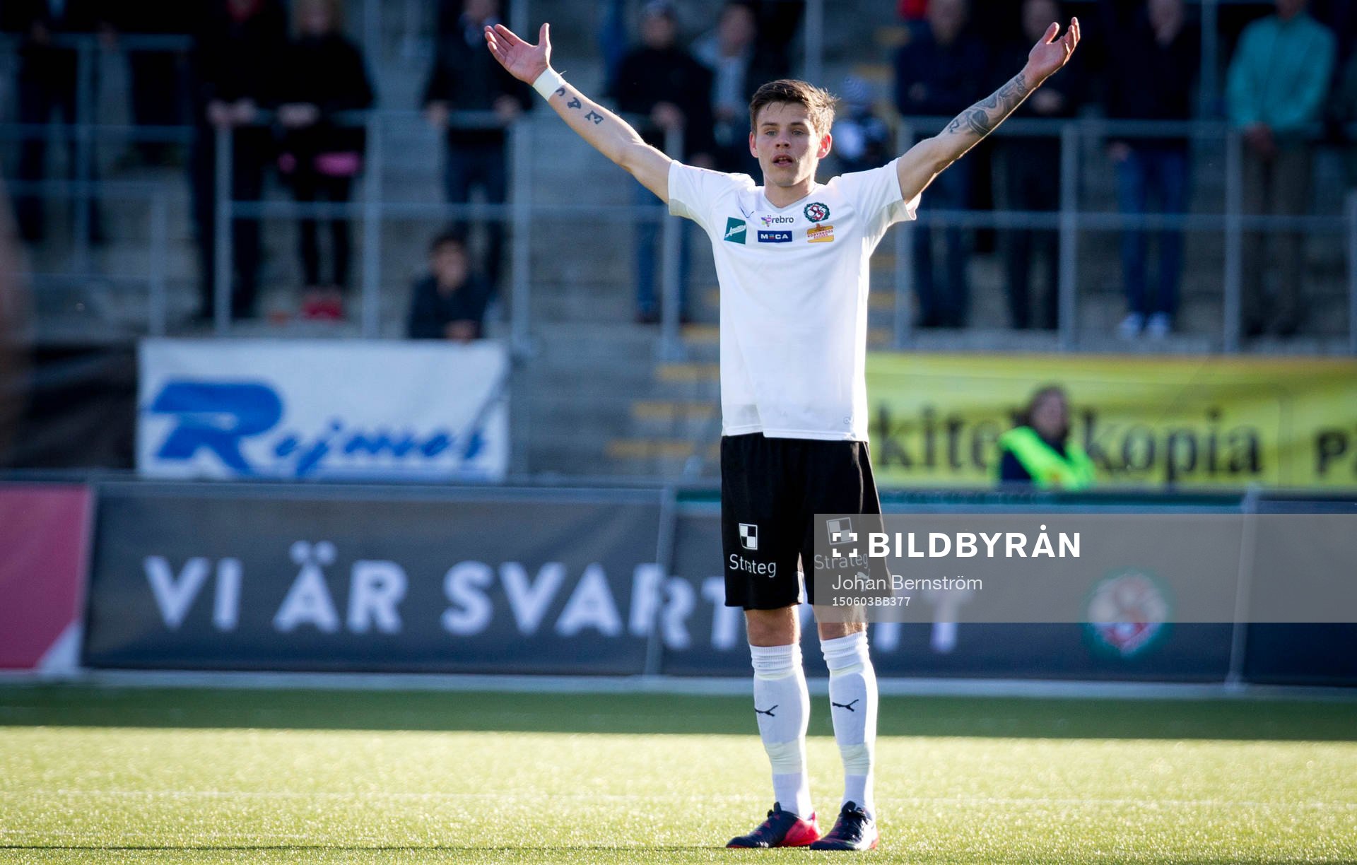 Örebros Eidur Aron Sigurbjörnsson deppar