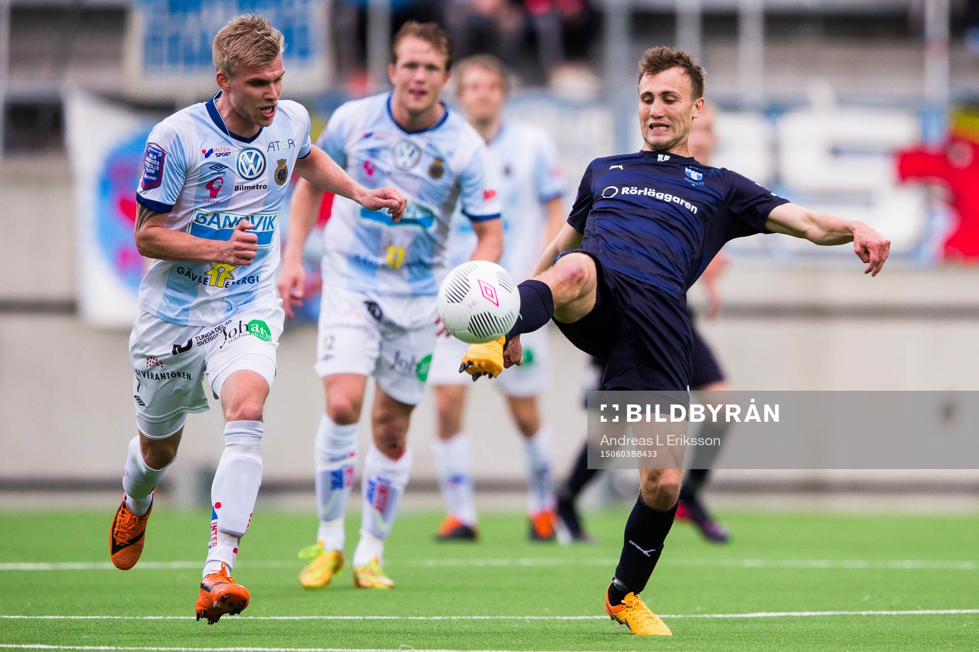 Gefles Robin Nilsson och Malmö FFs Magnus Wolff Eikrem i