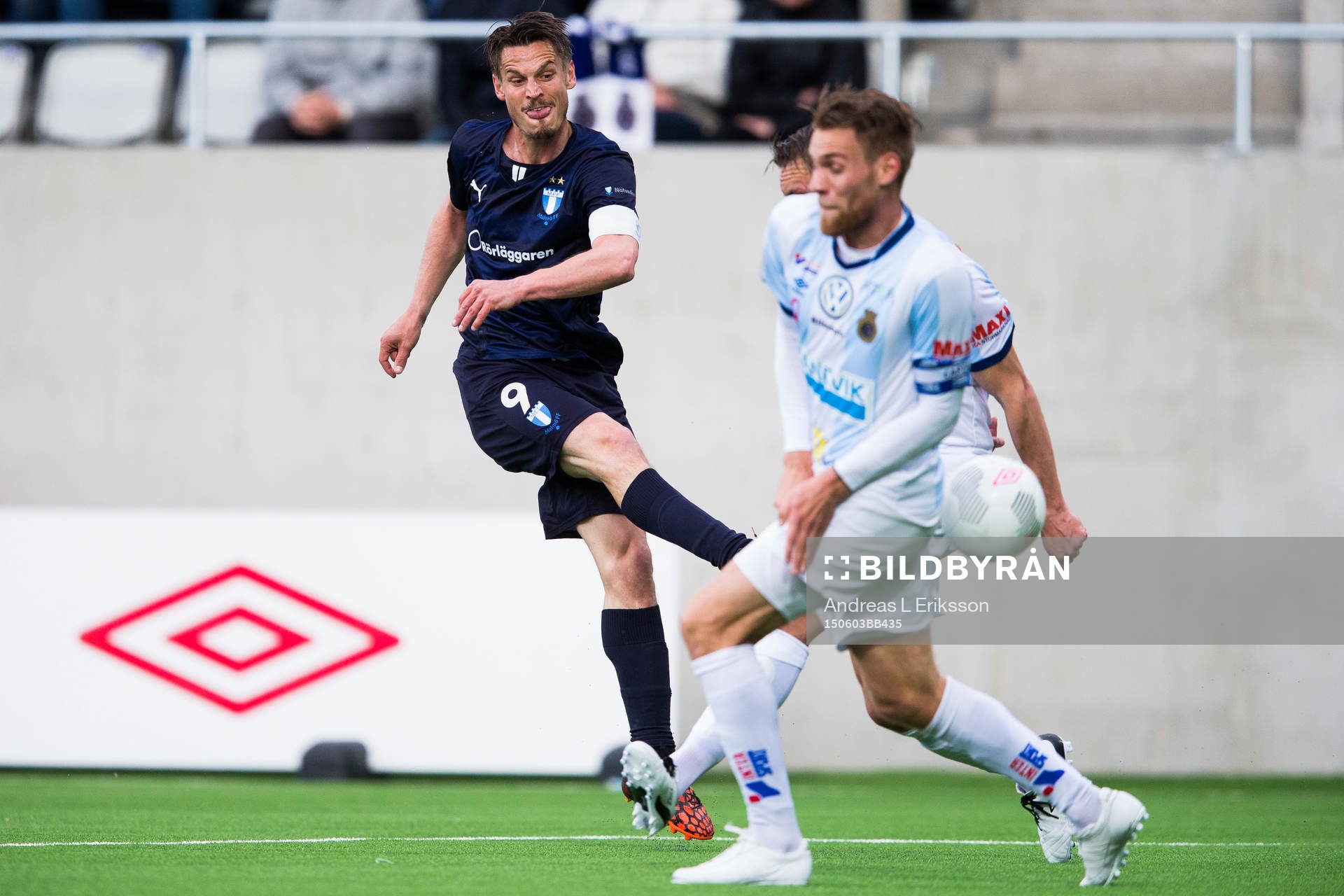 Malmö FFs Markus Rosenberg med ett skott