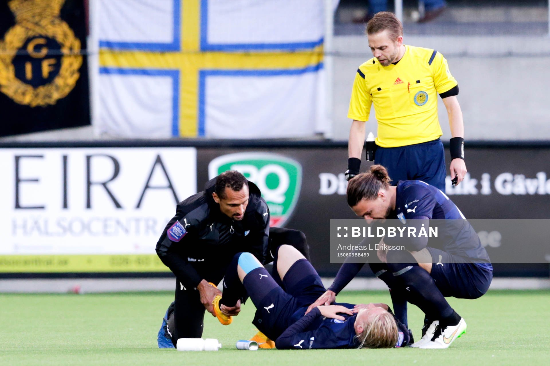 Malmö FFs Simon Kroon tvingas avbryta matchen pga skada