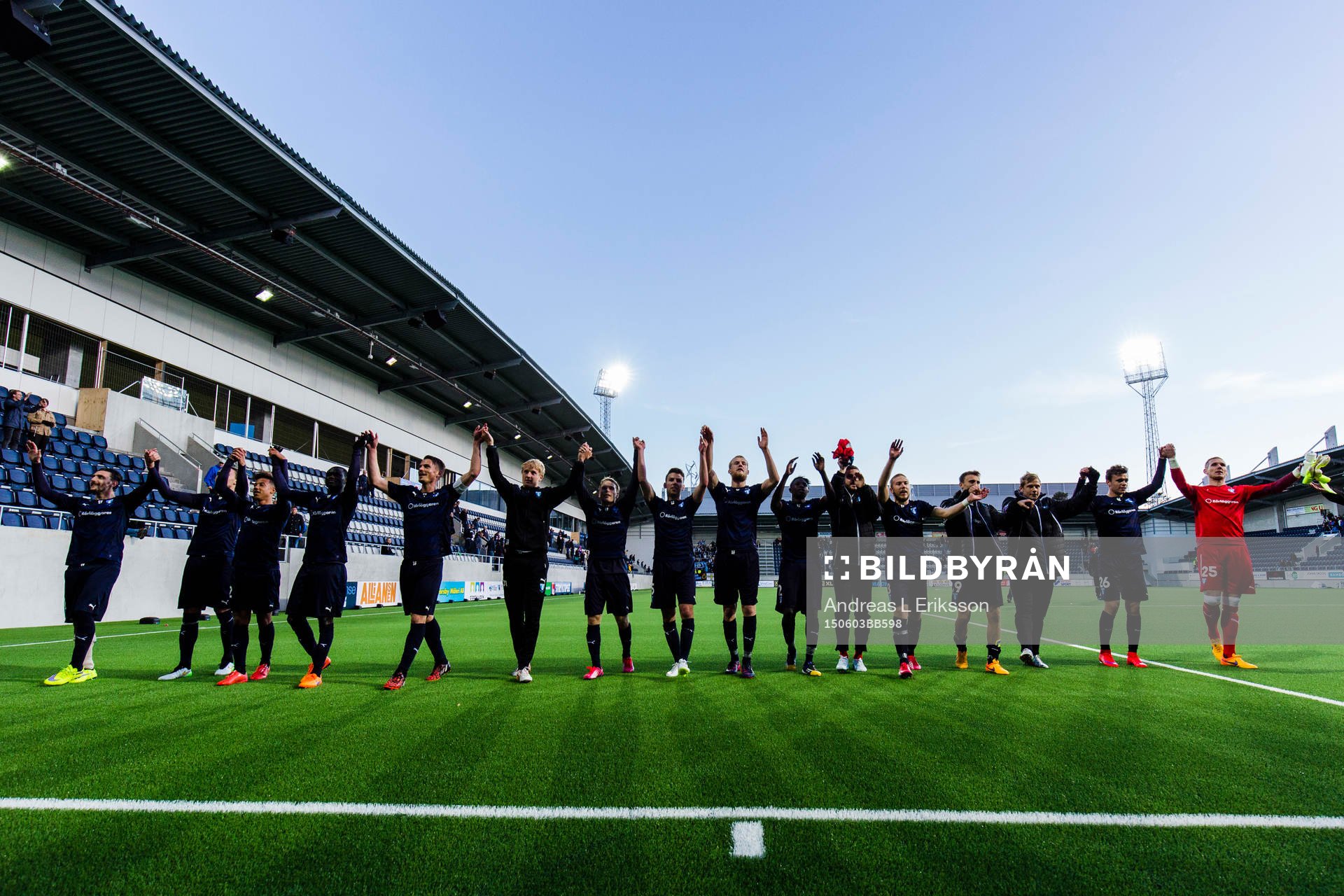 Malmö FFs spelare tackar publiken