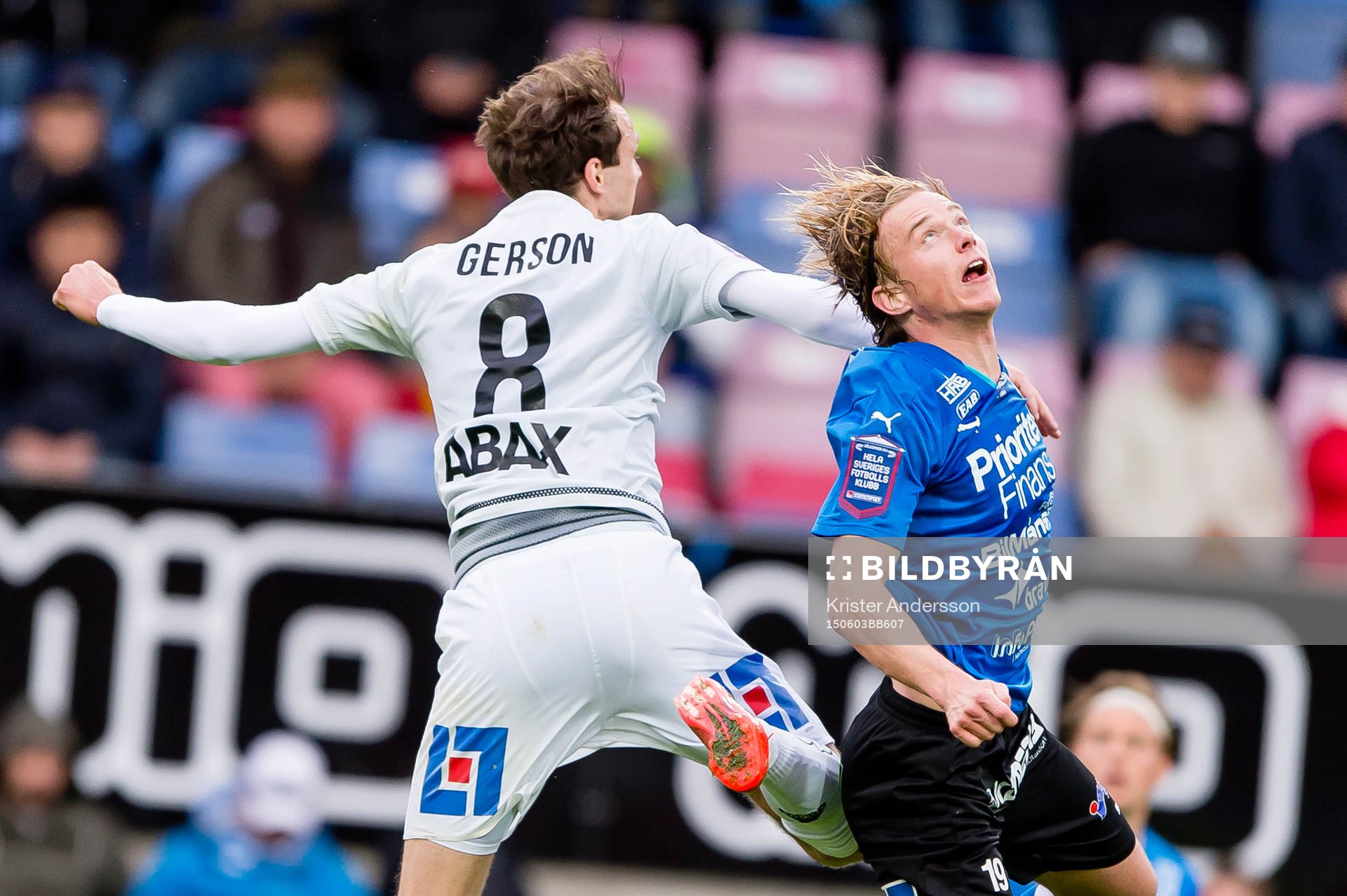 Halmstads Snorre Krogsgård i nickduell med Sundsvalls Lars Gerson under fotbollsmatchen i Allsvenskan mellan Halmstad och GIF Sundsvall den 3 juni 2015 i Halmstad.