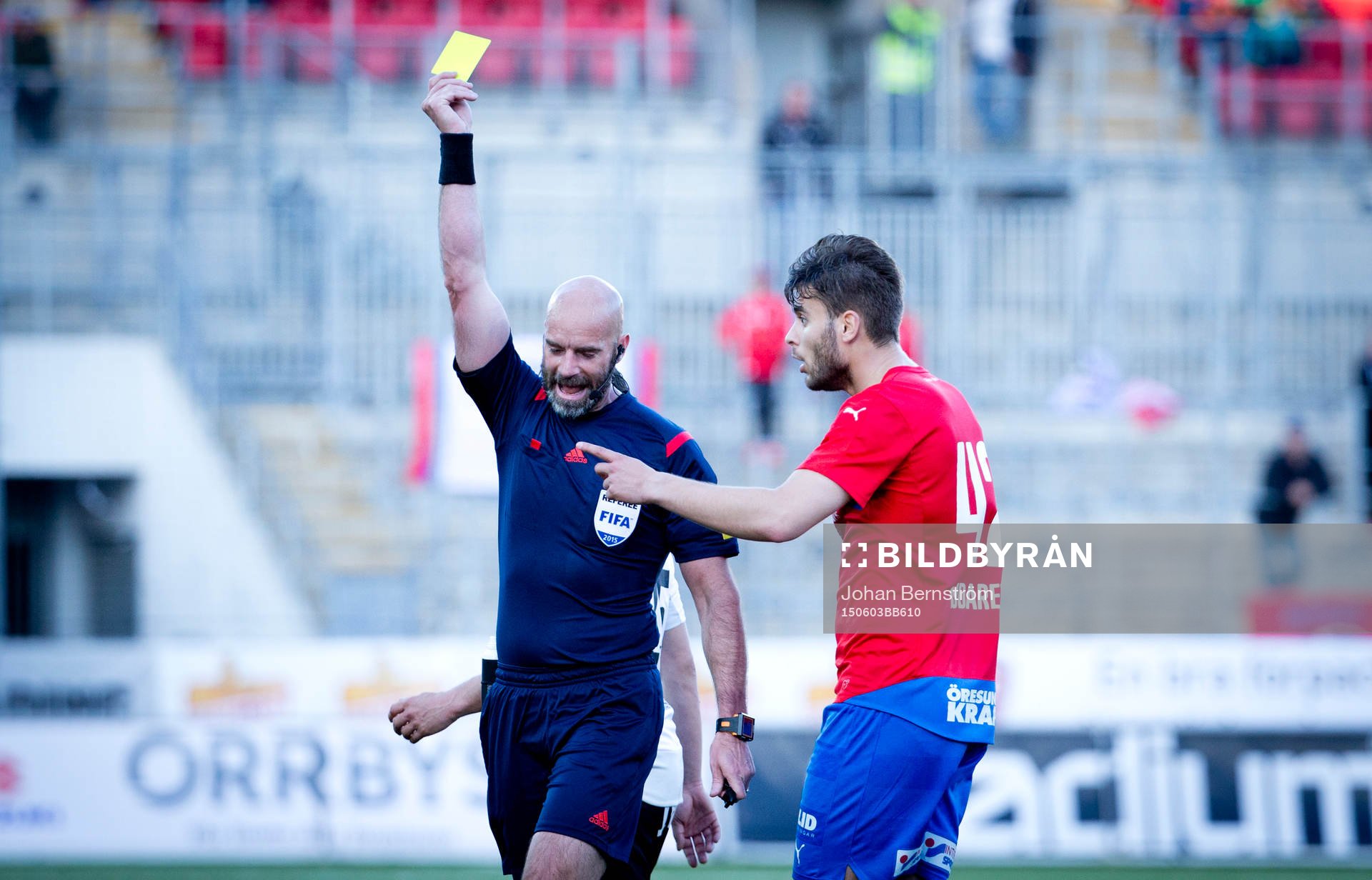 Helsingborgs Astrit Ajdarevic får gult kort