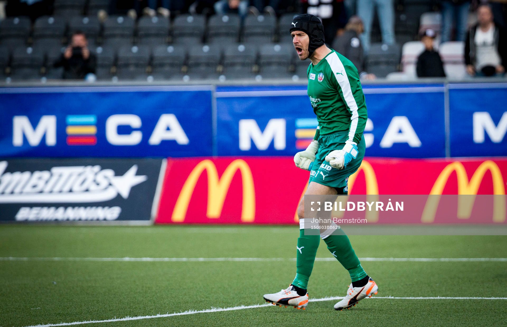 Helsingborgs målvakt Matt Pyzdrowski jublar