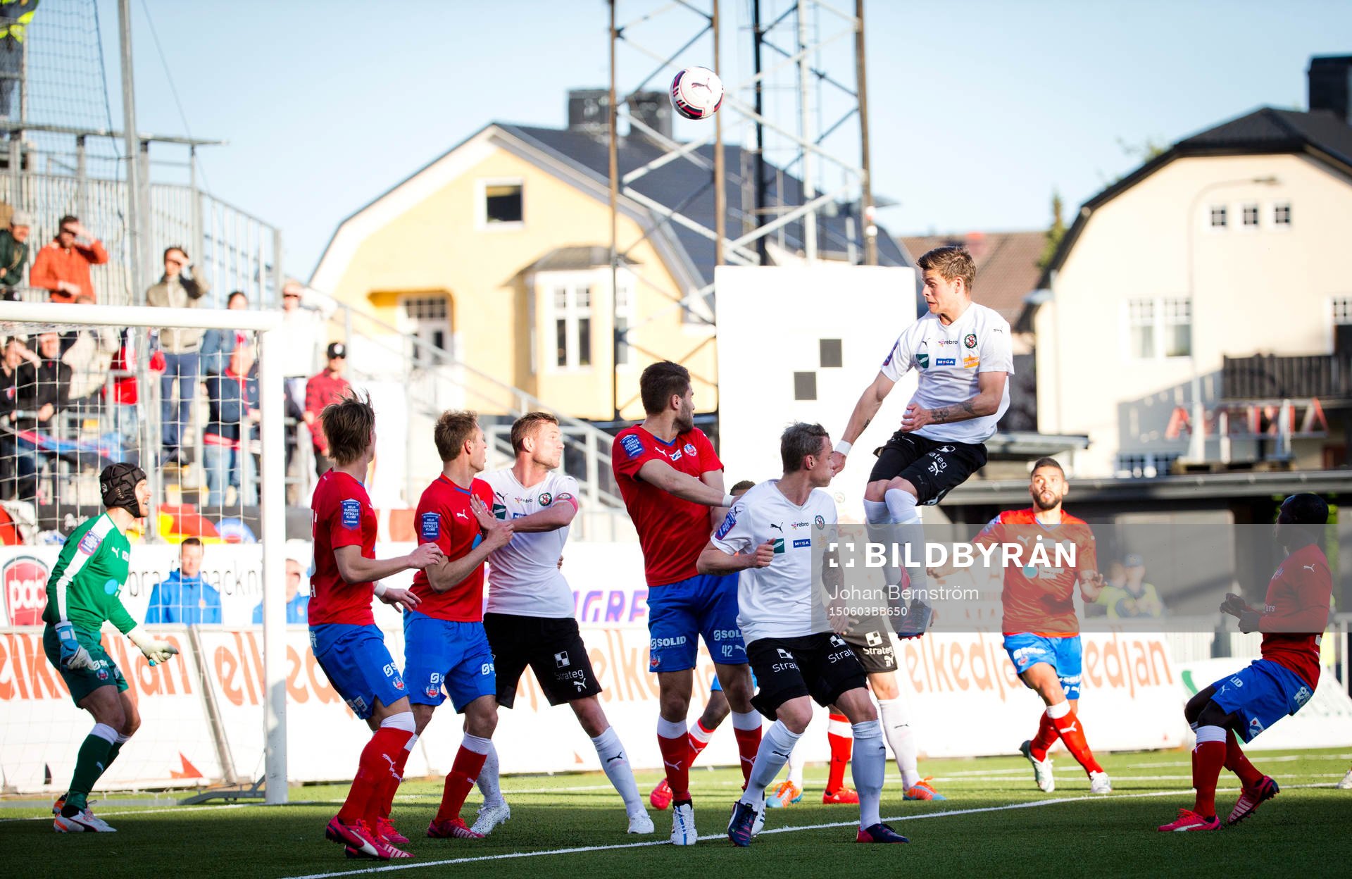 Hörna för Örebro under fotbollsmatchen i Allsvenskan mellan Örebro SK och Helsingborgs IF den 3 juni 2015 i Örebro.