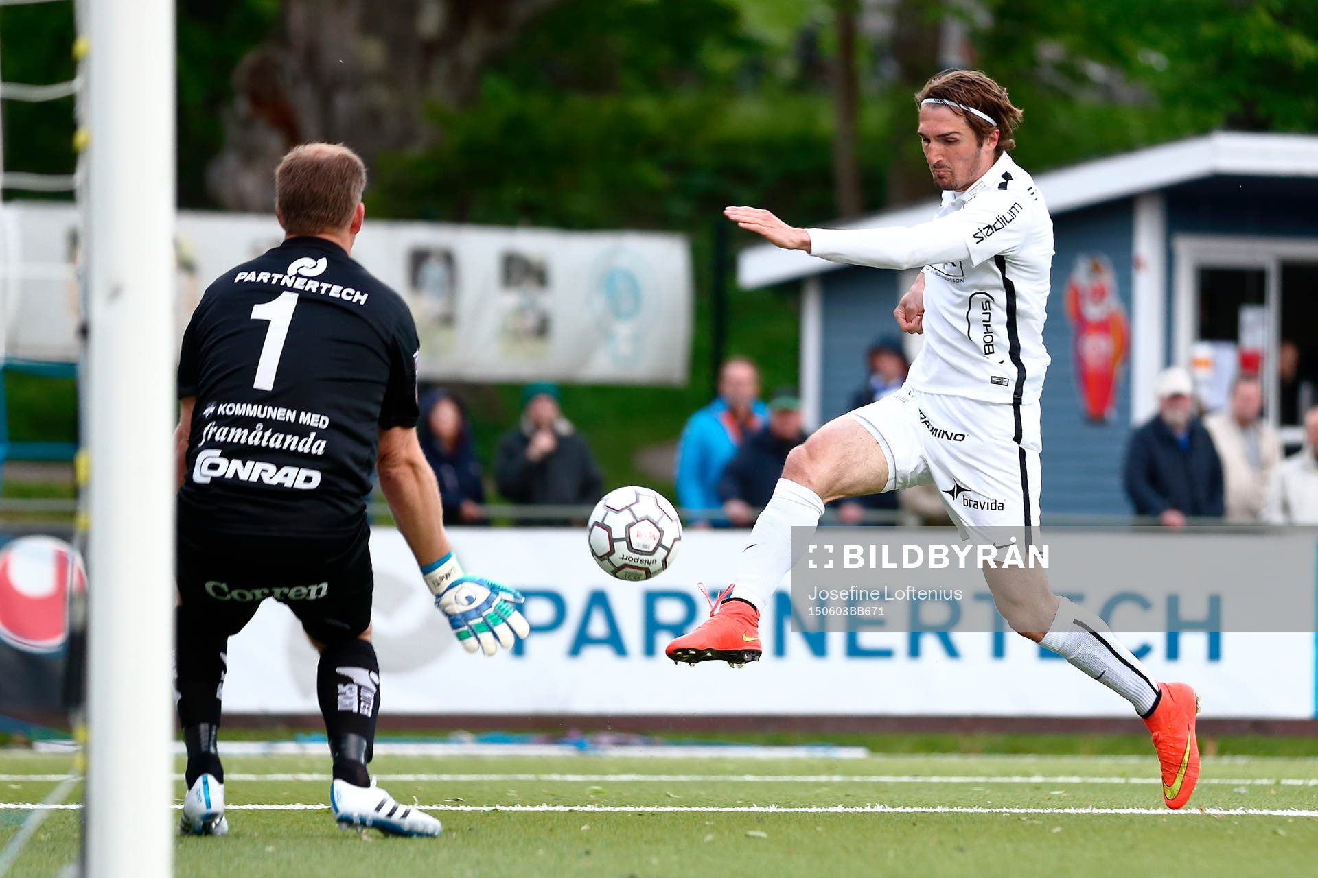 Häckens Dardan Rexhepi och Åtvidabergs målvakt Henrik