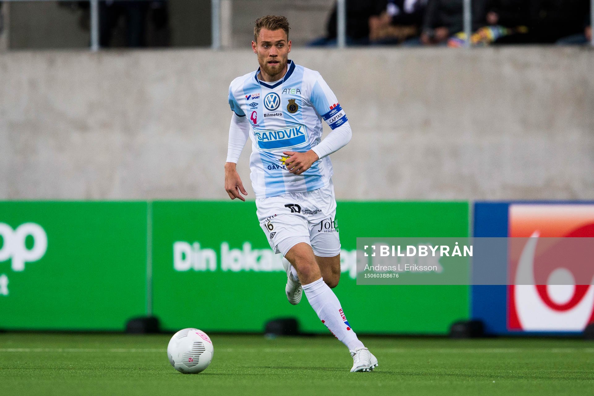 Gefles David Fällman med bollen