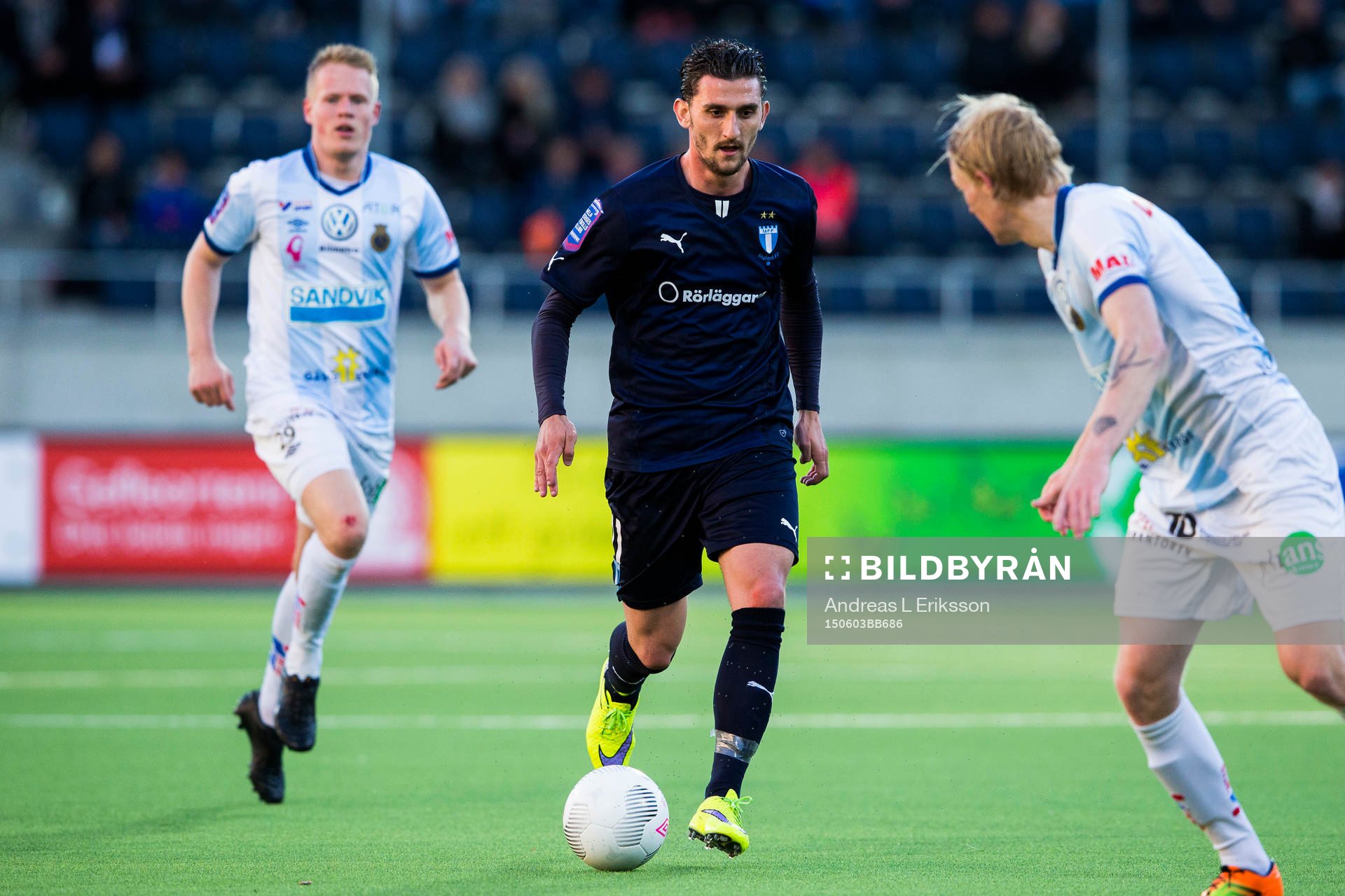 Malmö FFs Agon Mehmeti med bollen