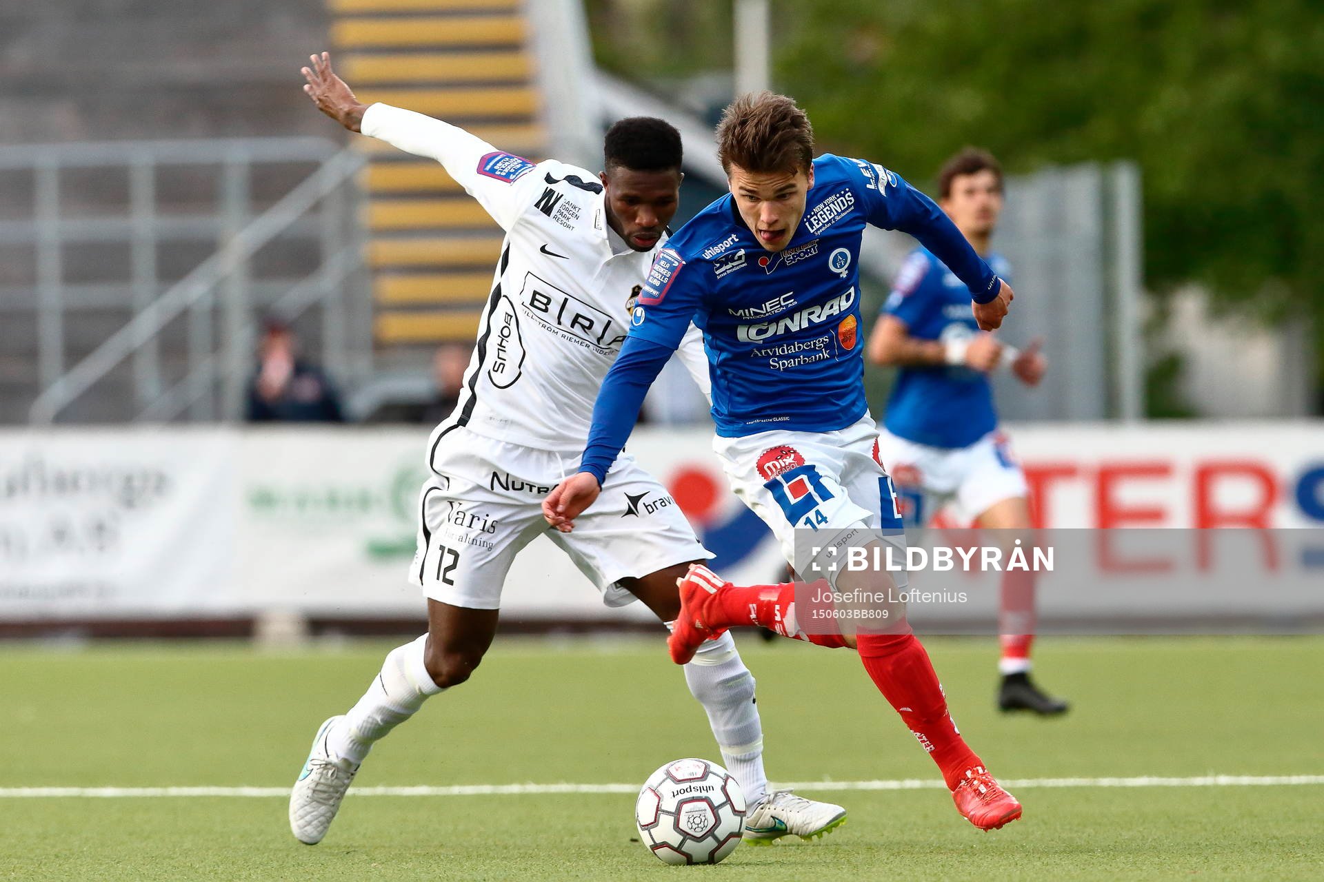 Häckens Mohammed Abubakari och Åtvidabergs Simon Skrabb