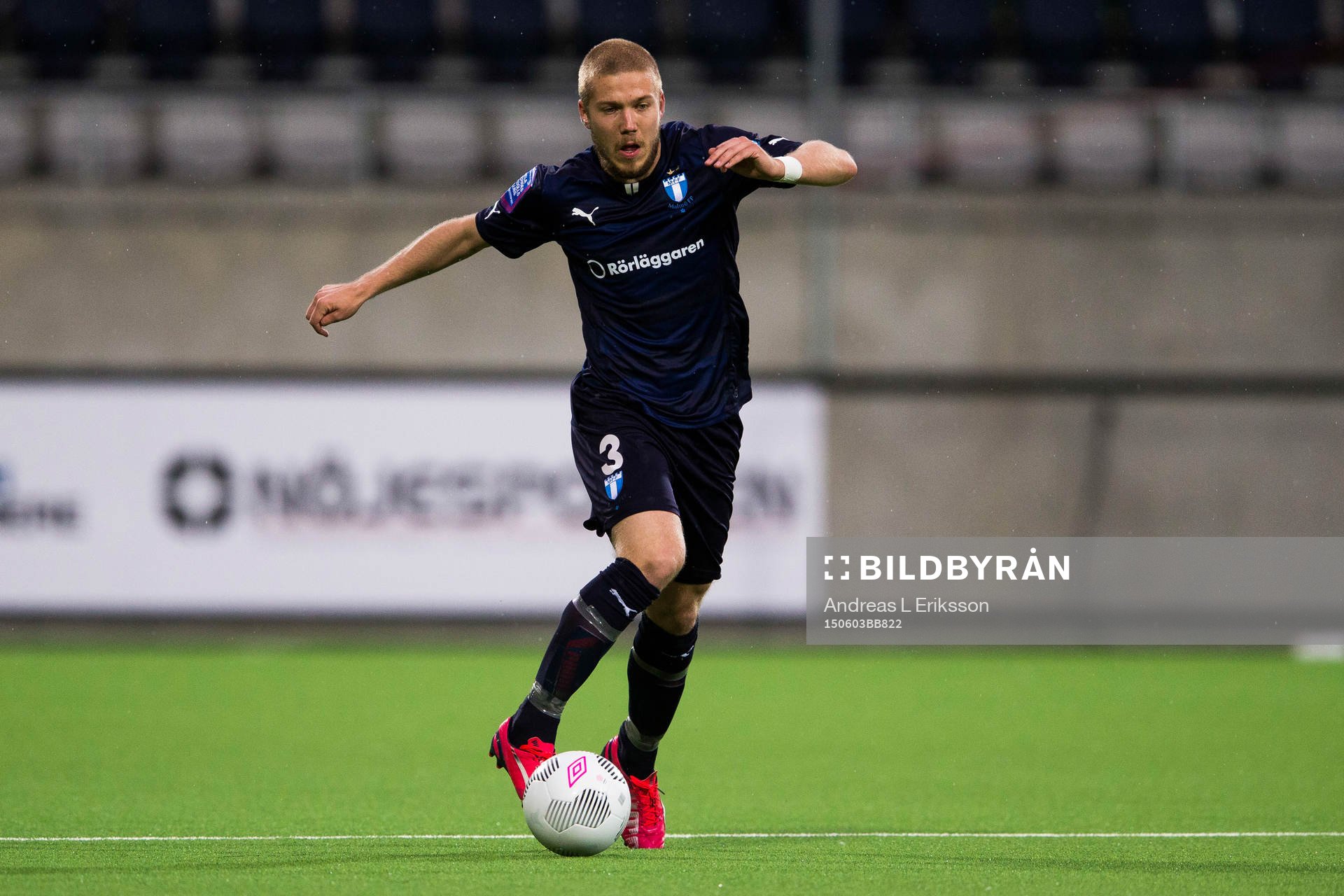 Malmö FFs Anton Tinnerholm med bollen