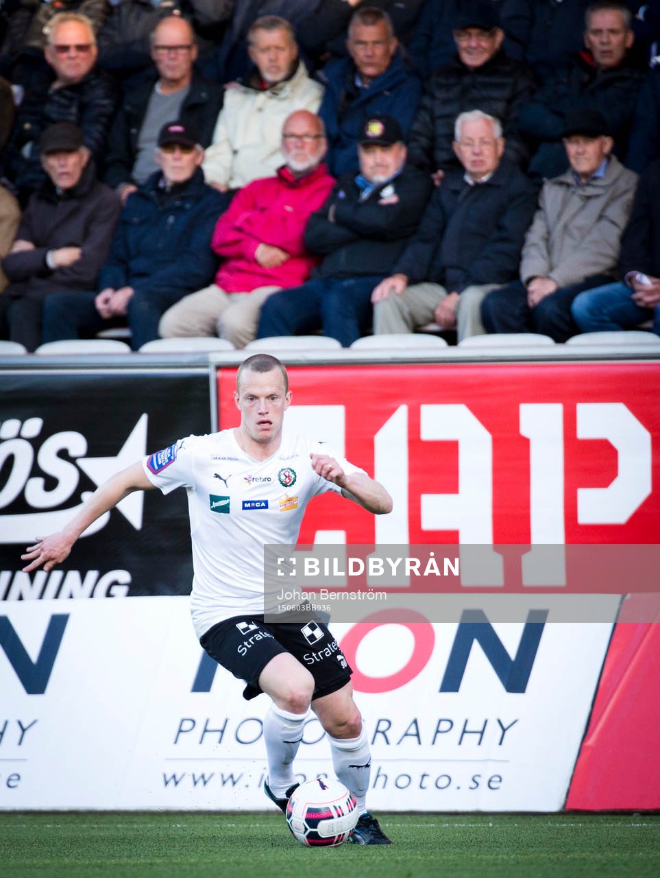 Örebros Daniel Gustavsson under fotbollsmatchen i Allsvenskan mellan Örebro SK och Helsingborgs IF den 3 juni 2015 i Örebro.