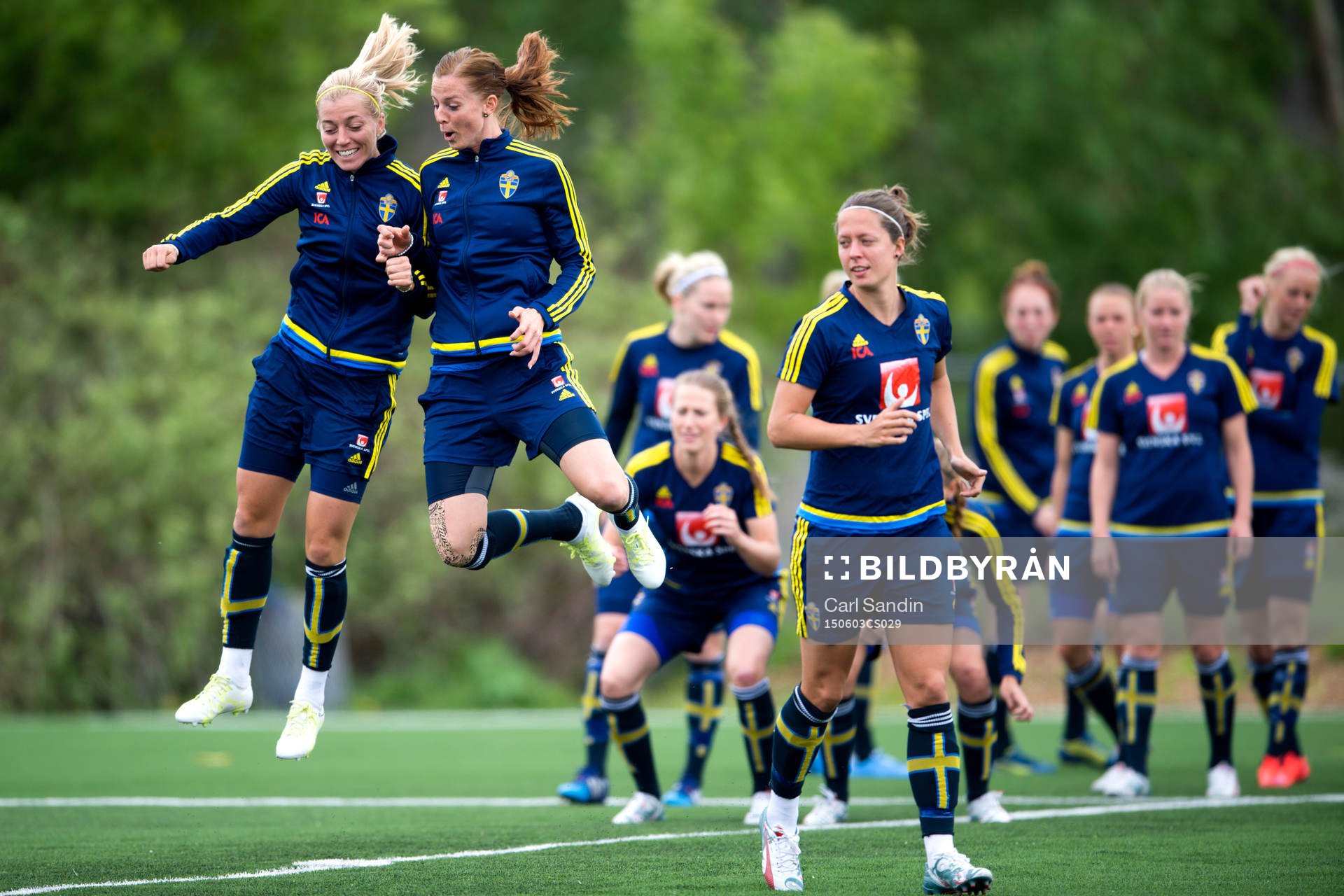 Sveriges Linda Sembrant, Lotta Schelin och Lina Nilsson under en träning med landslaget den 3 juni 2015 i Winnipeg.
