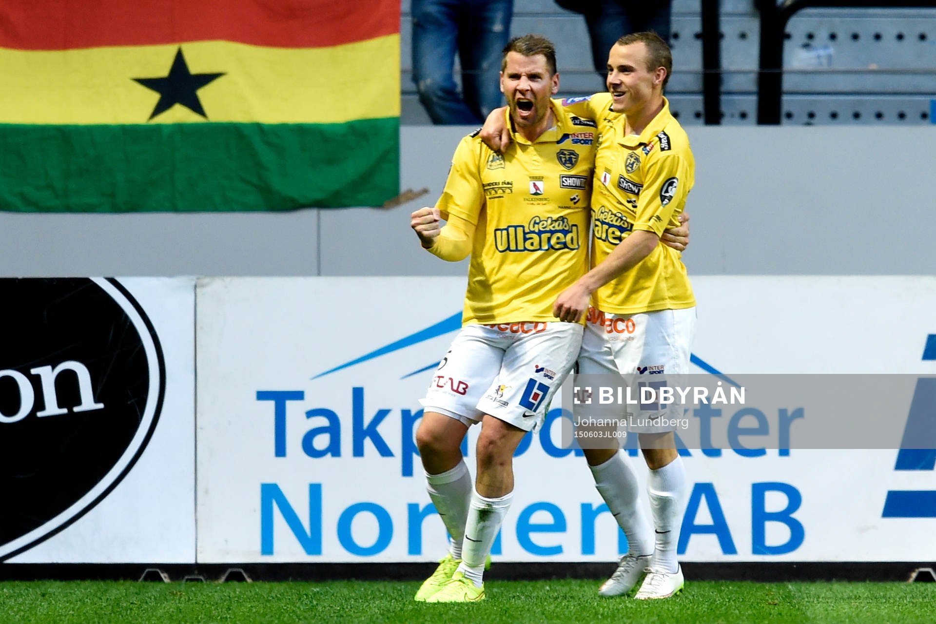 Falkenbergs Stefan Rodevåg och Carl Wede jublar