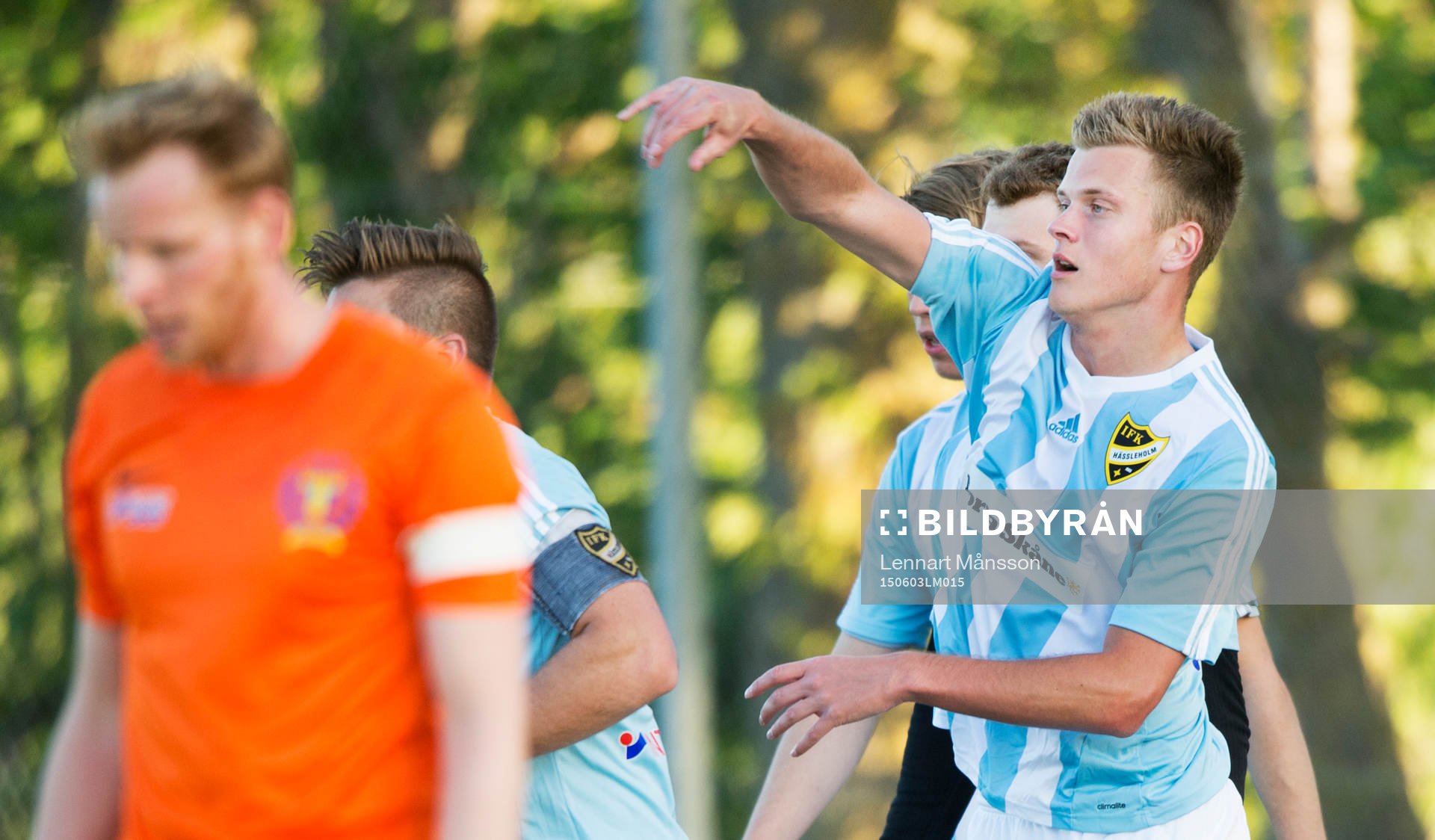 IFK Hässleholms Niklas Jönsson har kvitterat till 1-1 i matchen i division 2 mellan Torn och IFK Hässleholm i Lund 3 juni 2015.