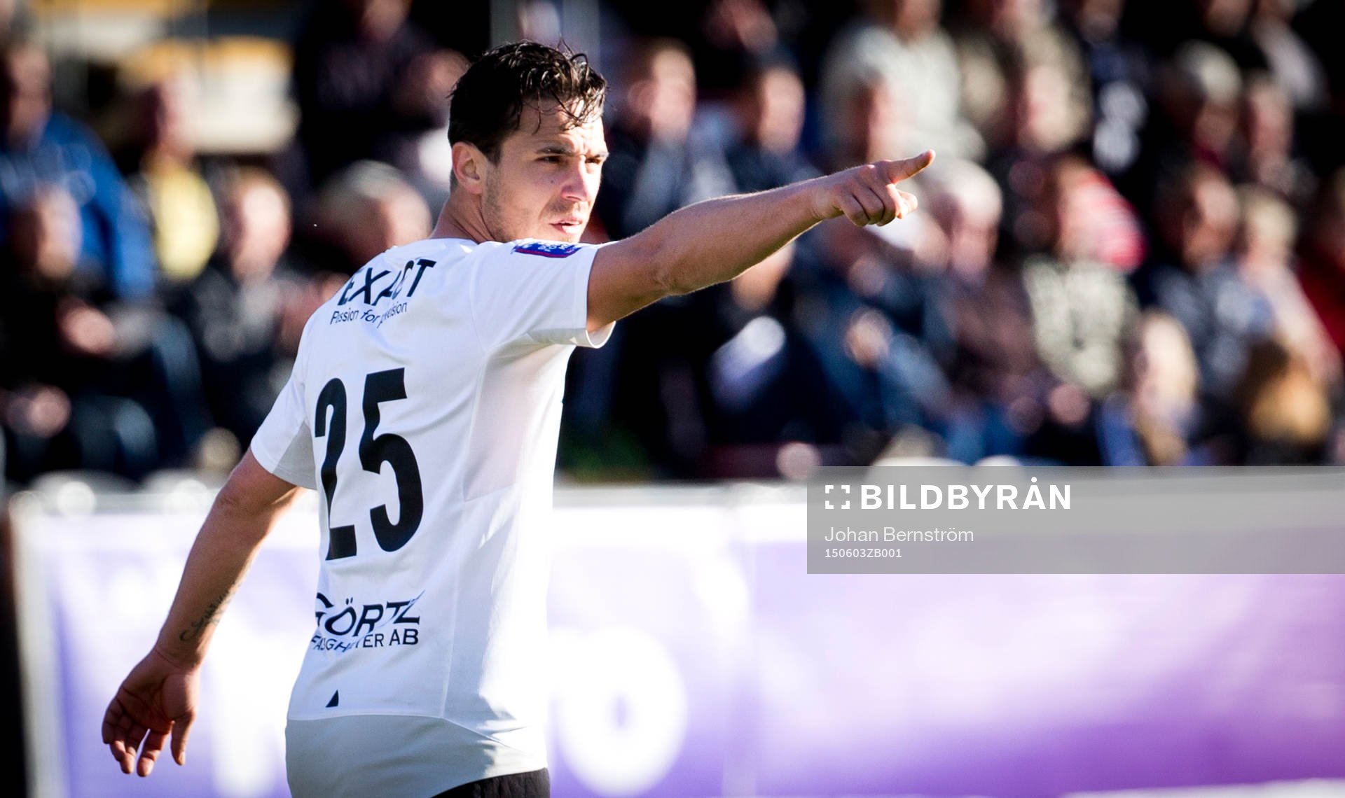 Örebros Nordin Gerzic pekar