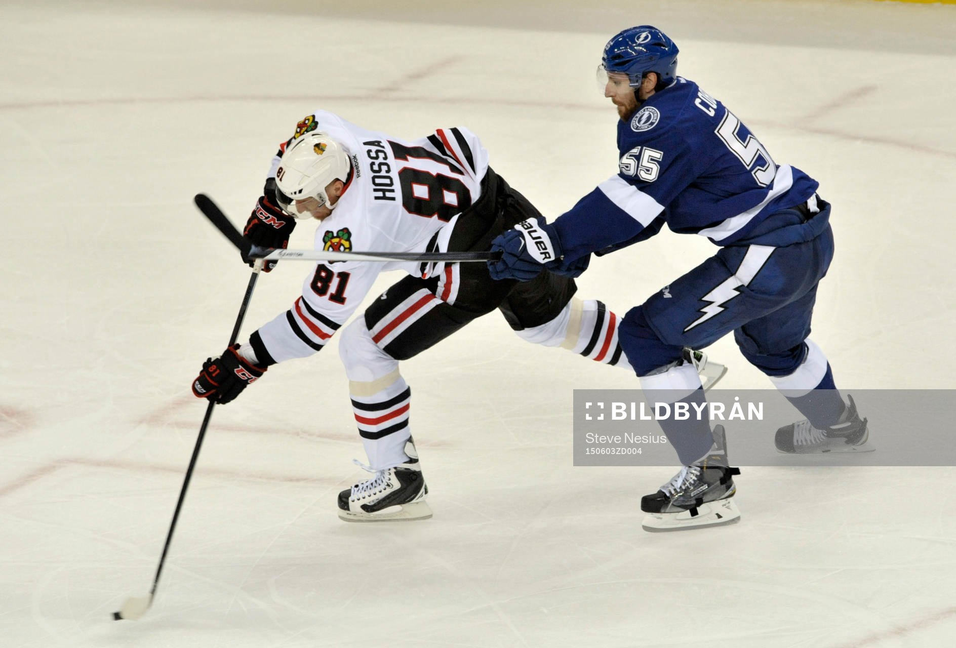 The Blackhawks' Marian Hossa (81) shoots
