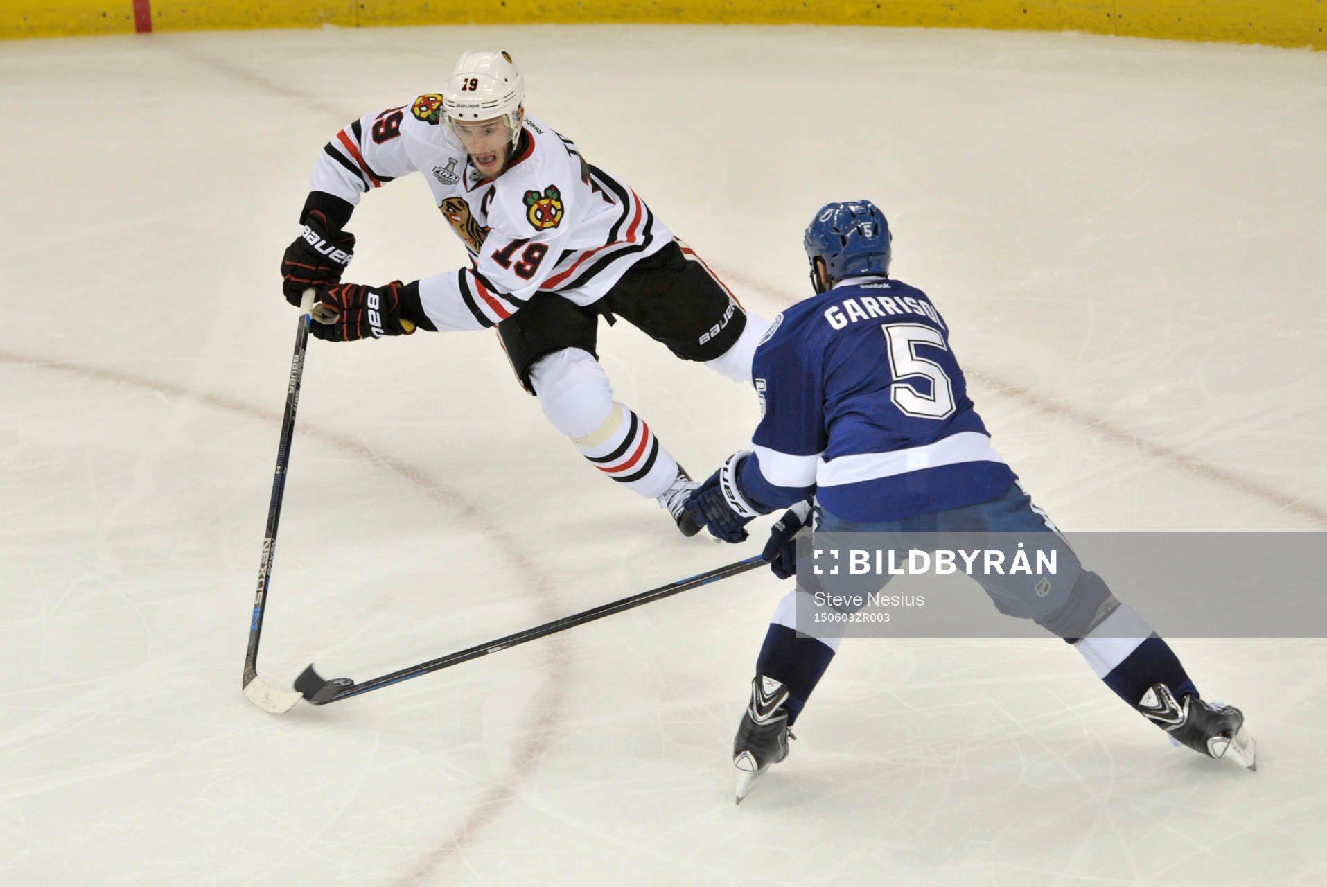 The Blackhawks' Jonathan Toews (19) moves the puck
