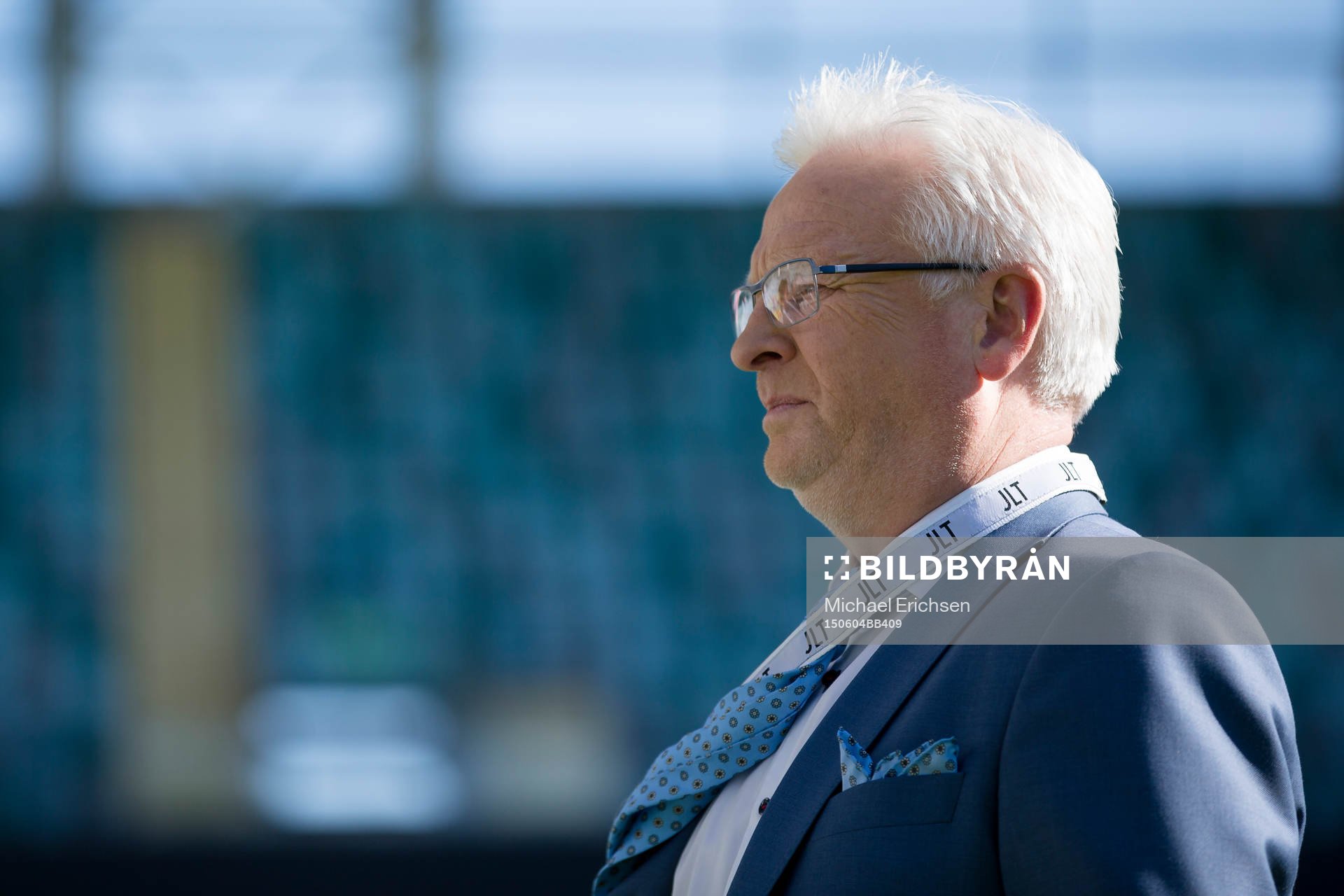 Cmores expertkommentator Hasse Backe på planen innan