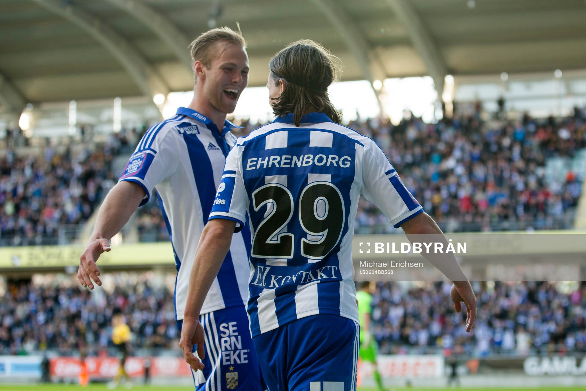 IFK Göteborgs Gustav Engvall gratulerar Lasse Vibe