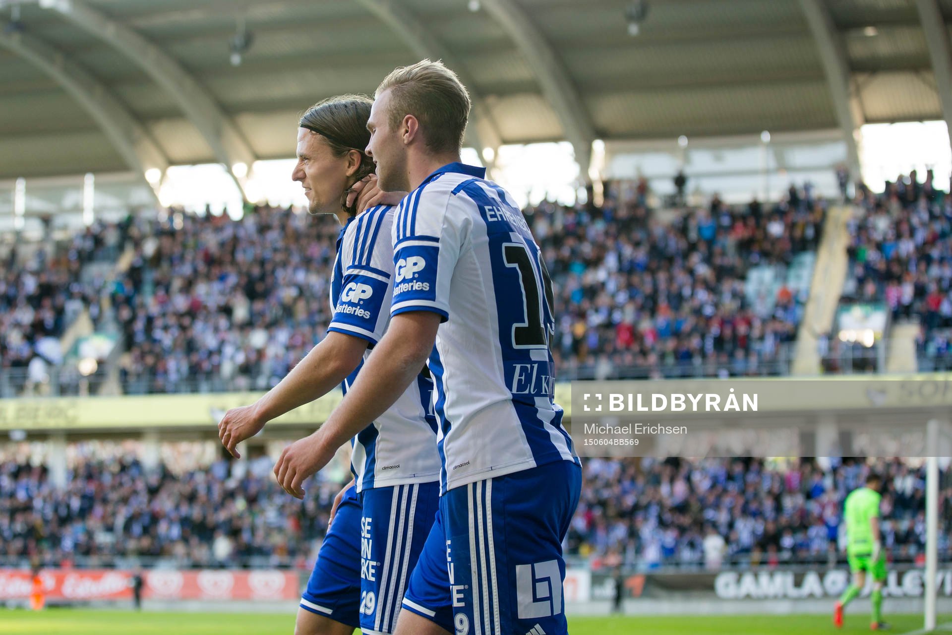 IFK Göteborgs Gustav Engvall gratulerar Lasse Vibe