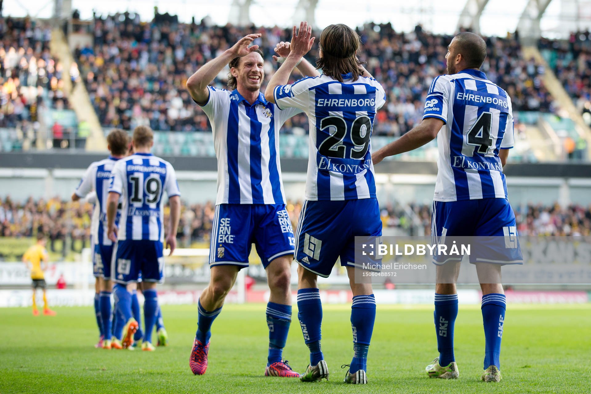 IFK Göteborgs Gustav Svensson jublar ihop med 1-0