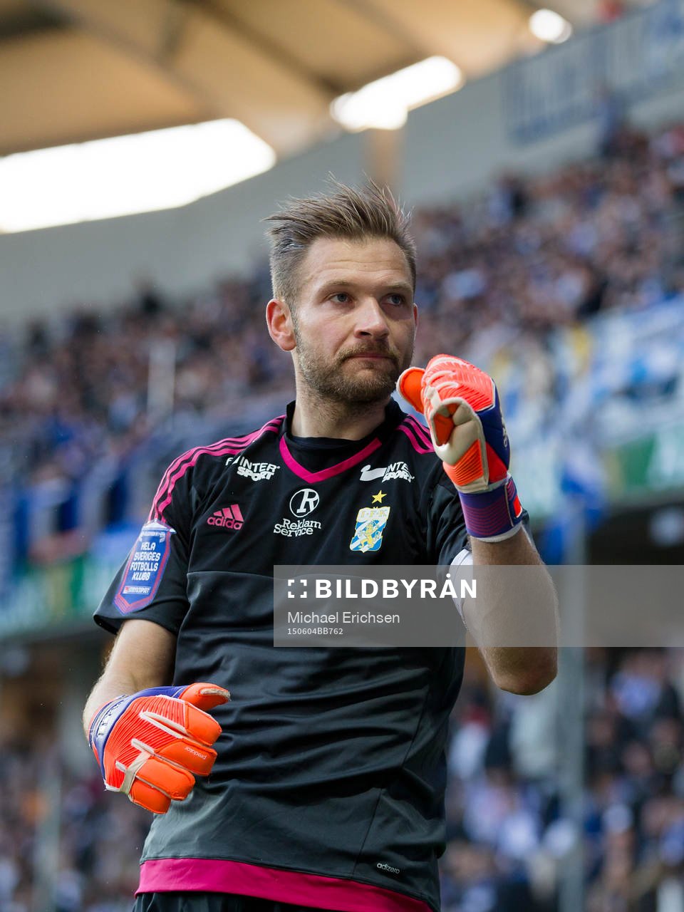 IFK Göteborgs målvakt John Alvbåge jublar