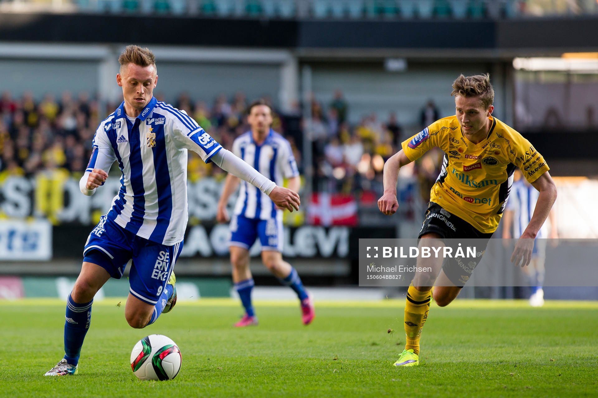 IFK Göteborgs Jakob Ankersen före Elfsborgs Adam Lundqvist