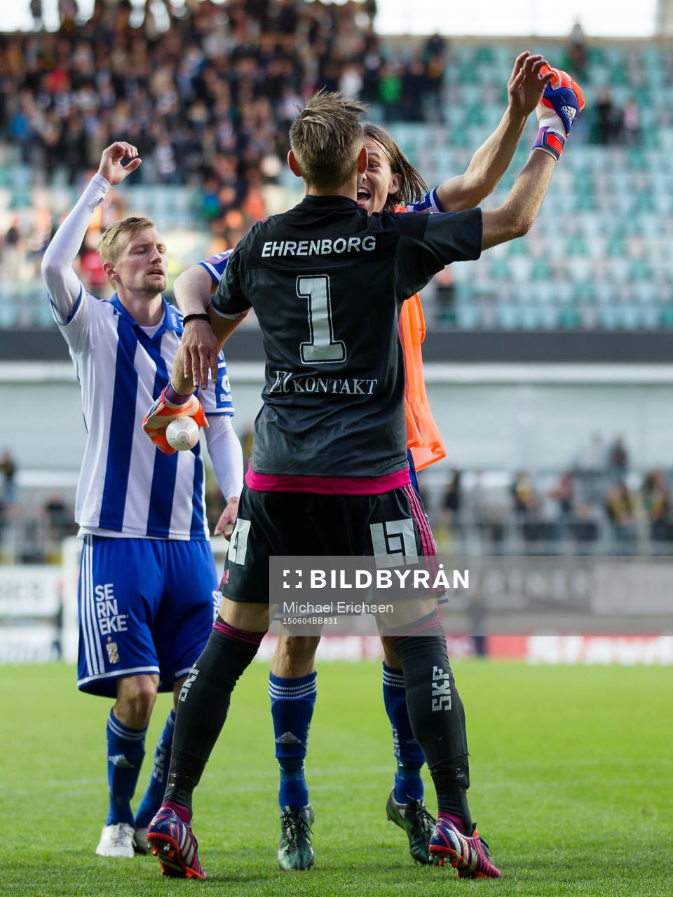 IFK Göteborgs målvakt John Alvbåge och Lasse Vibe segerdansar efter fotbollsmatchen i Allsvenskan mellan IFK Göteborg och Elfsborg den 4 juni 2015 i Göteborg.