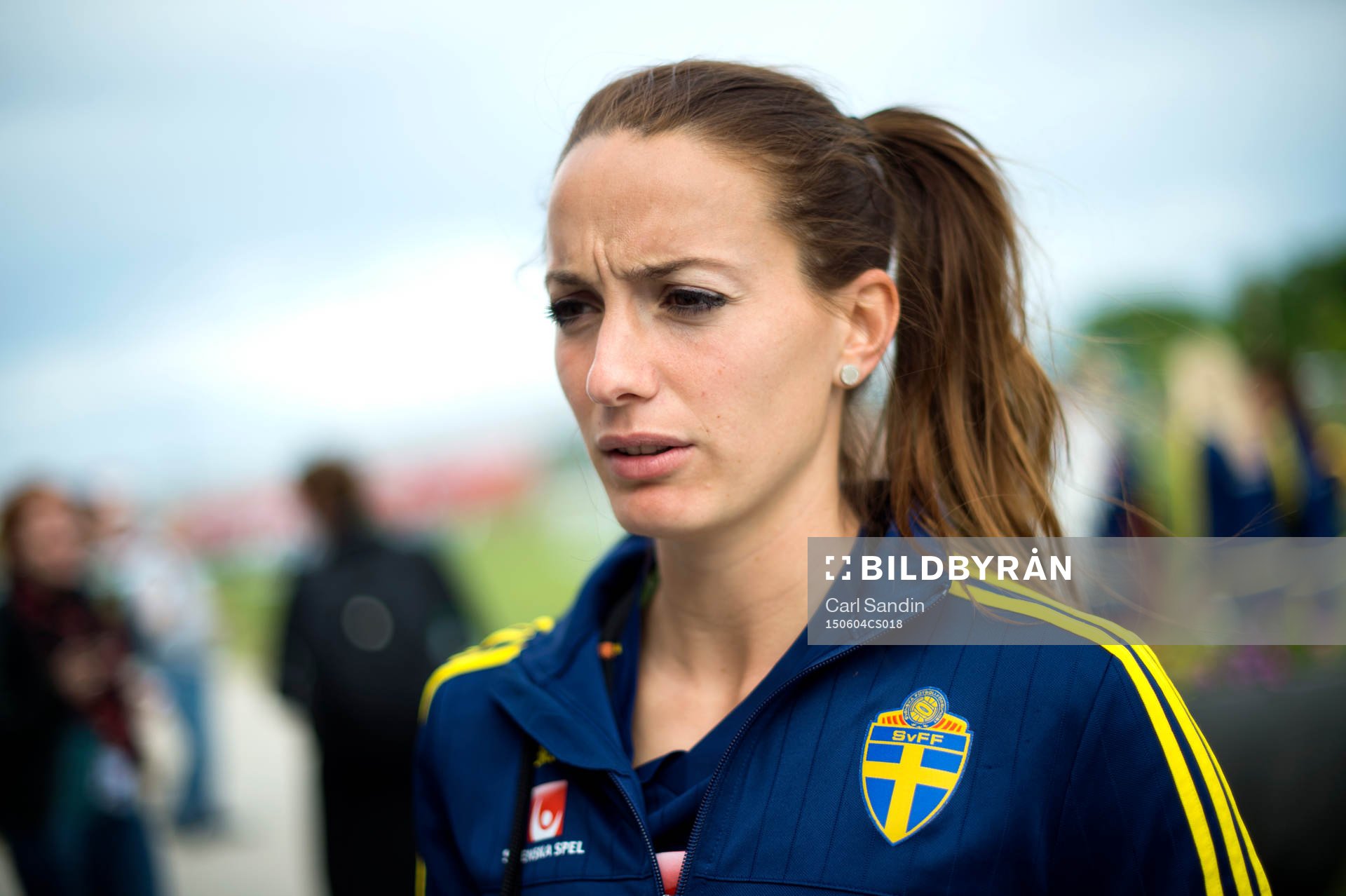 Sveriges Kosovare Asllani blir intervjuad
