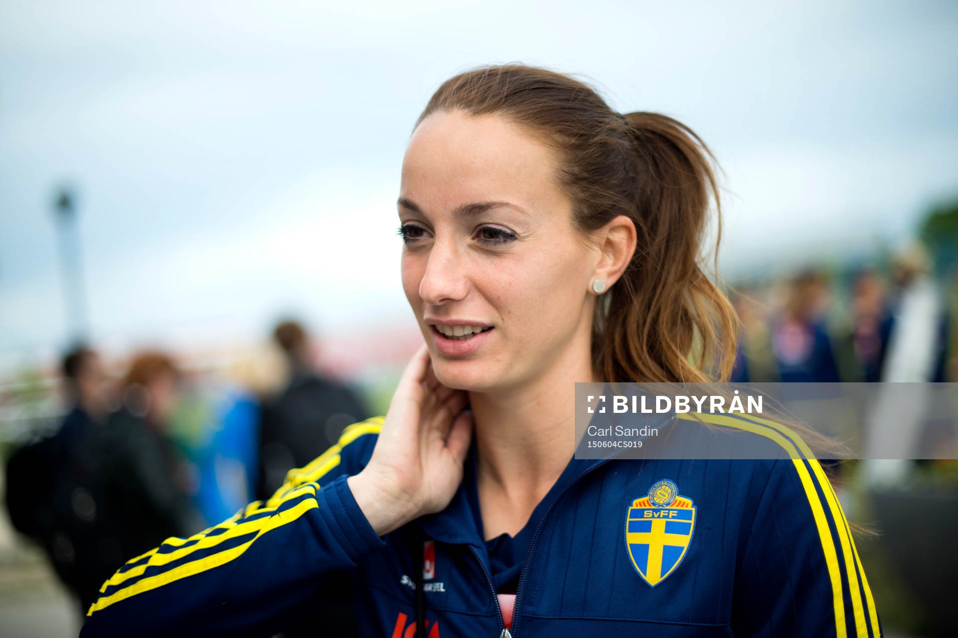Sveriges Kosovare Asllani blir intervjuad