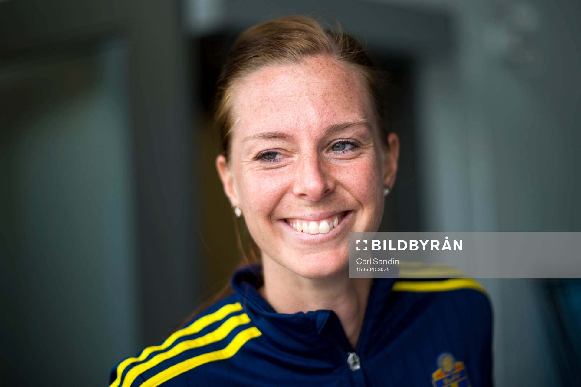 Sveriges Lotta Schelin blir intervjuad efter en träning med landslaget den 4 juni 2015 i Winnipeg.