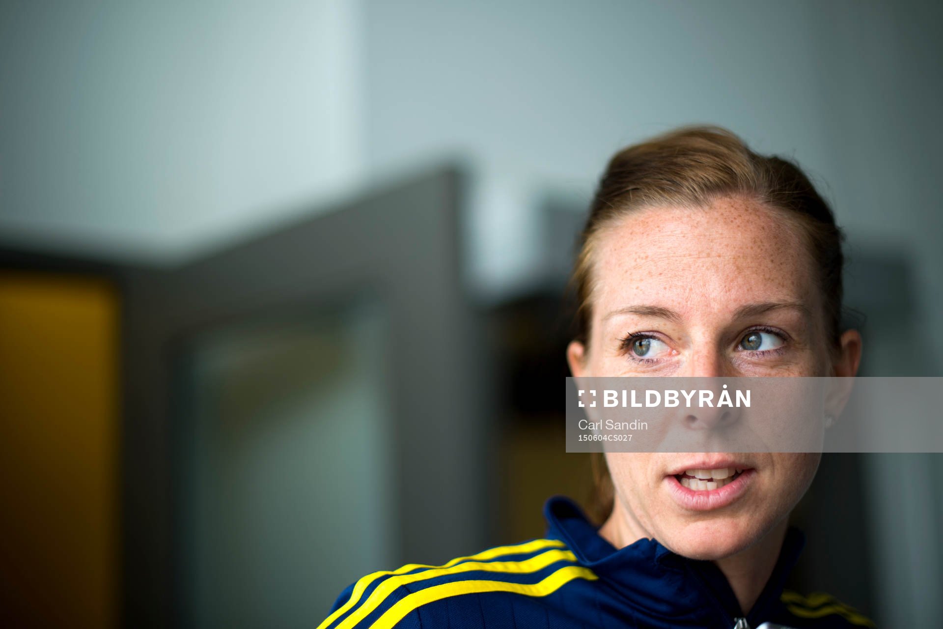 Sveriges Lotta Schelin blir intervjuad