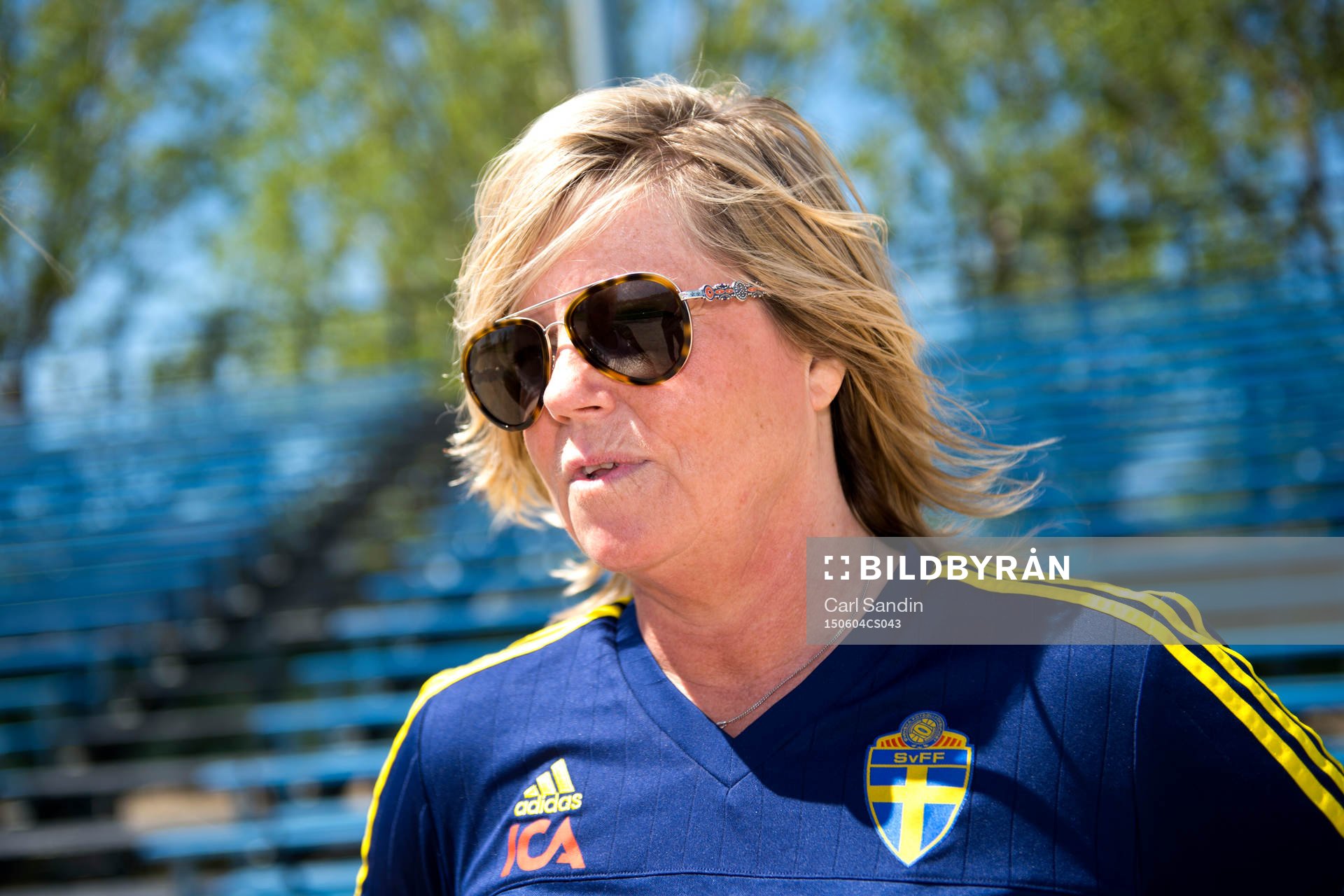 Sveriges landslagschef Marika Domanski Lyfors blir intervjuad under en träning med landslaget den 4 juni 2015 i Winnipeg.