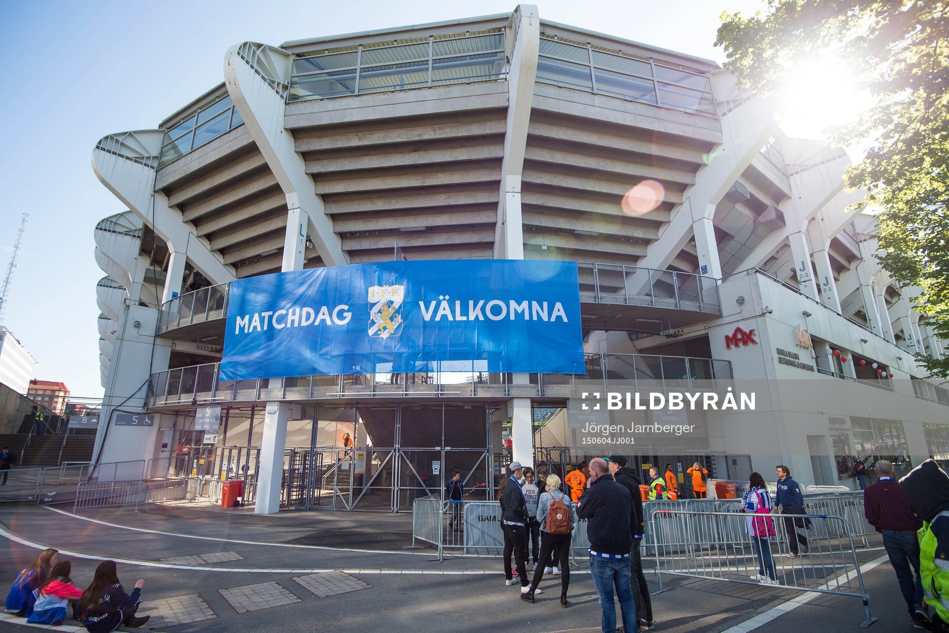 Exteriör på Gamla Ullevi med banderollen Matchdag