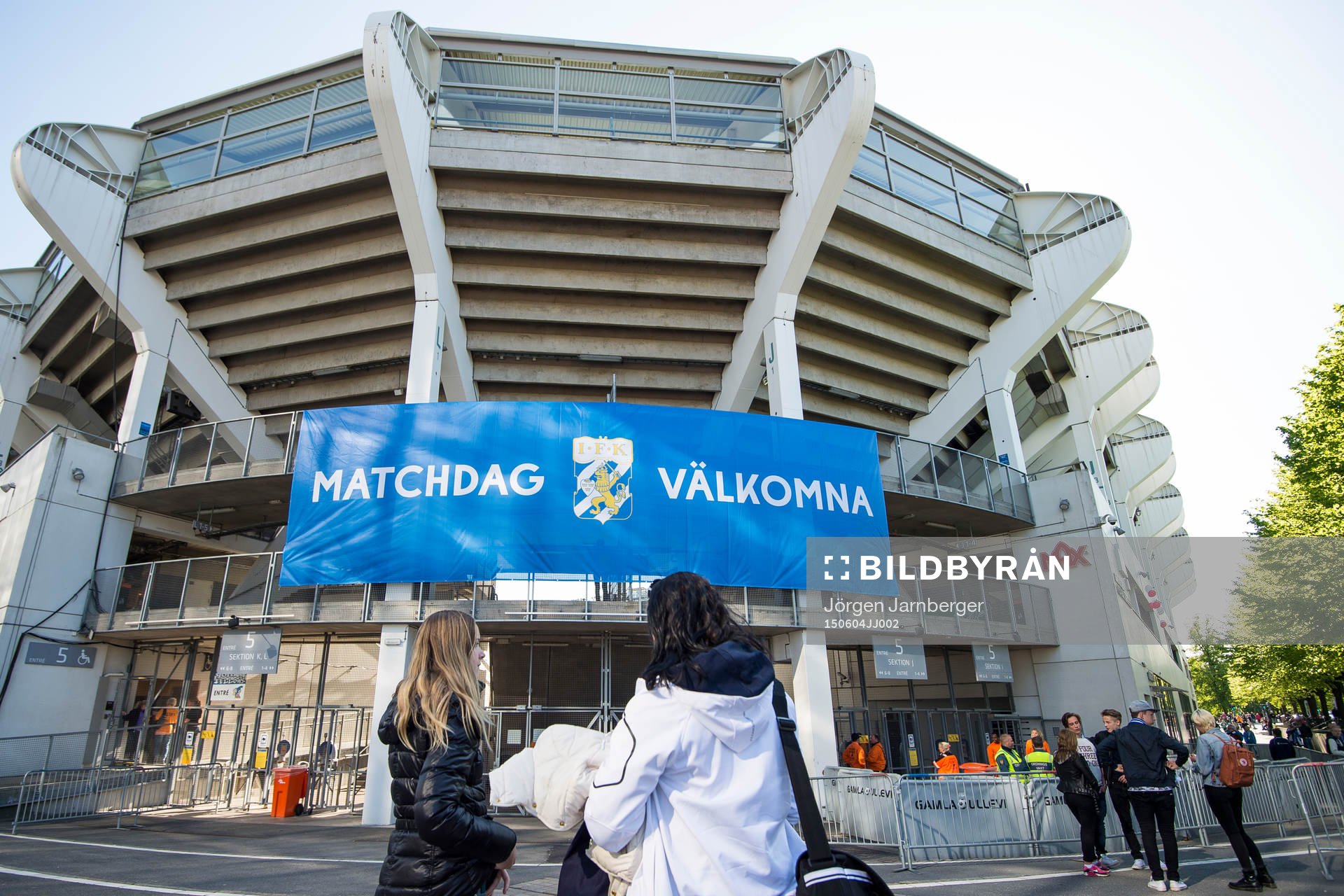 Exteriör på Gamla Ullevi med banderollen Matchdag