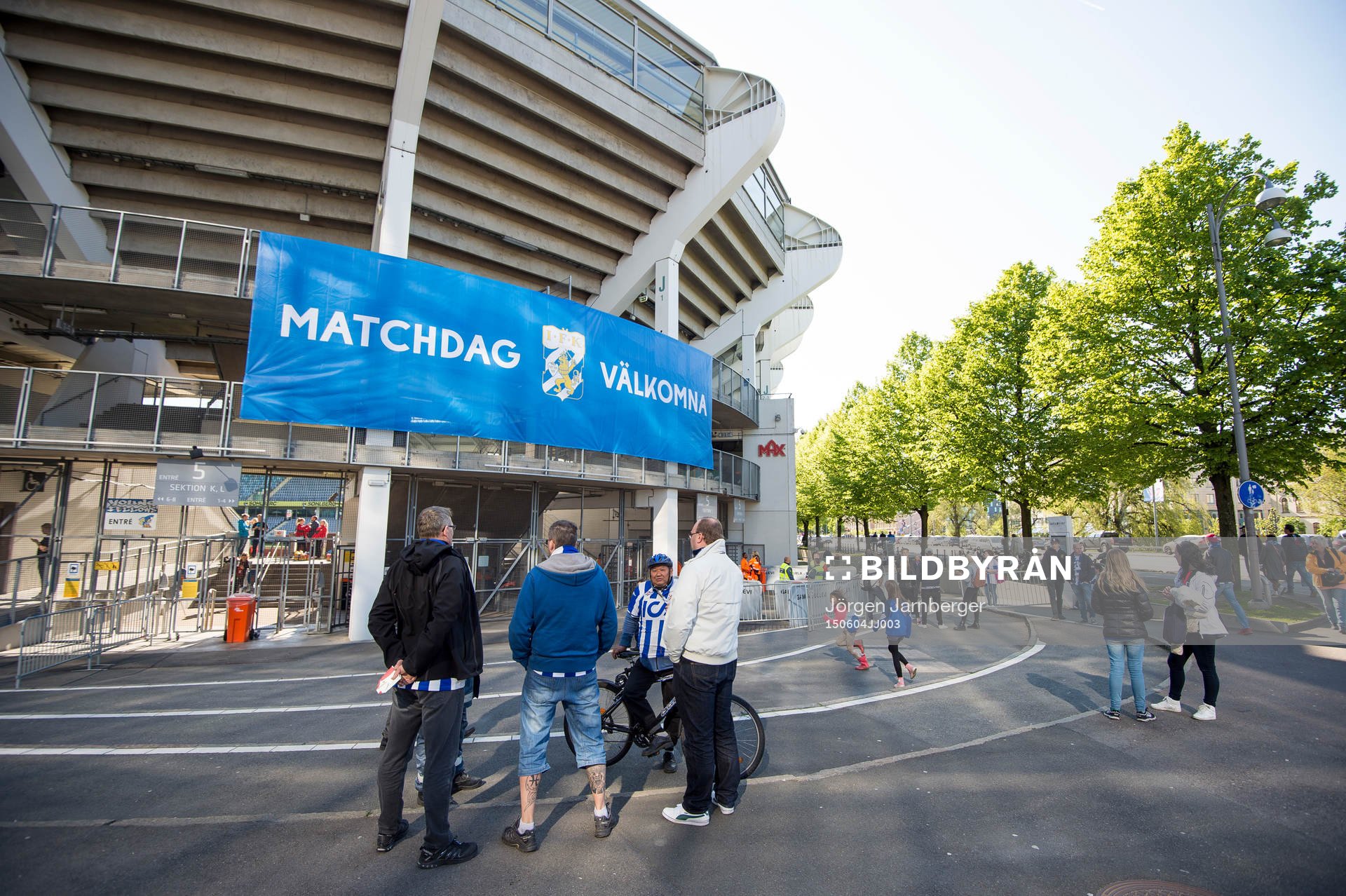 Exteriör på Gamla Ullevi med banderollen Matchdag