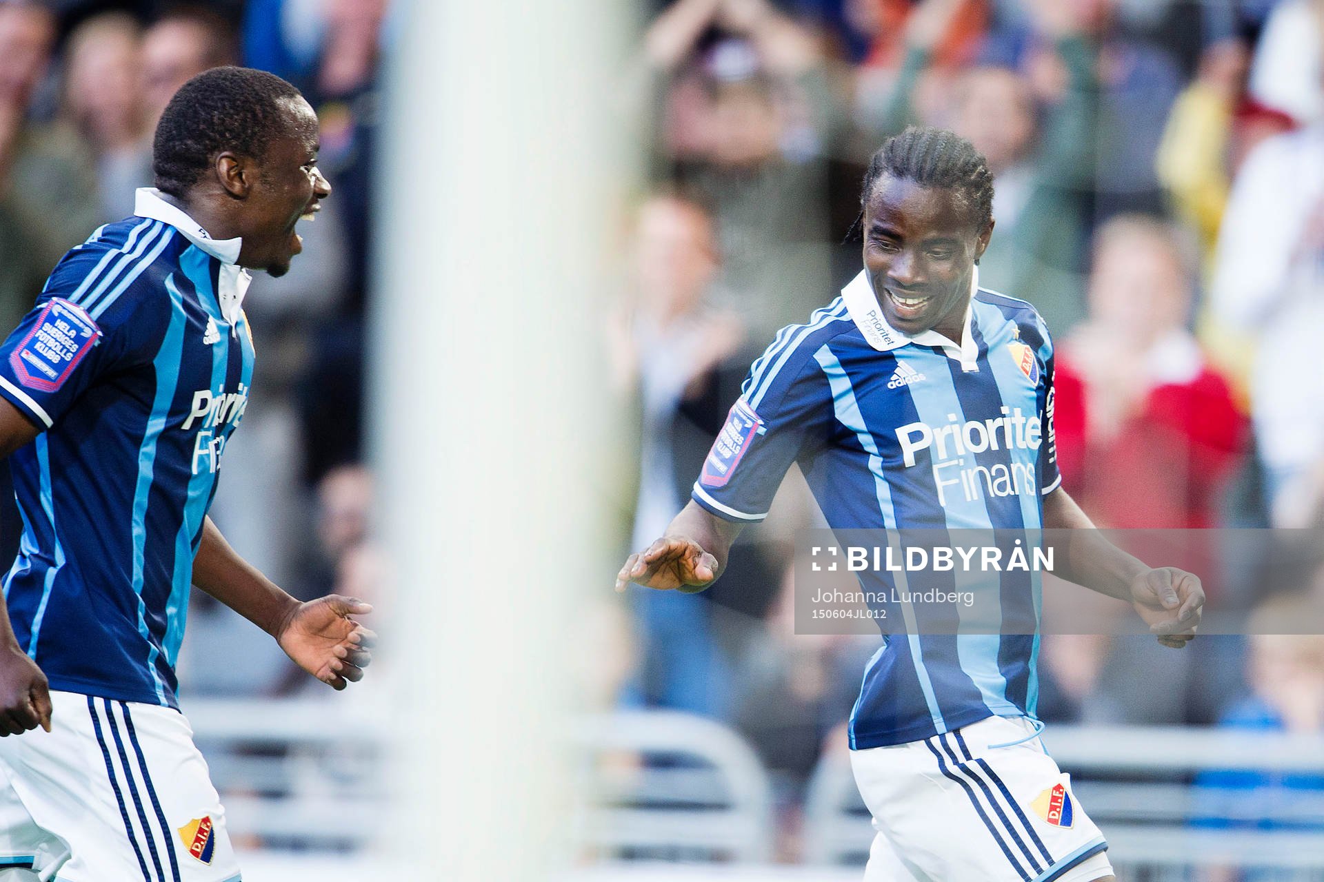 Djurgårdens Omar Colley och Sam Johnson jublar