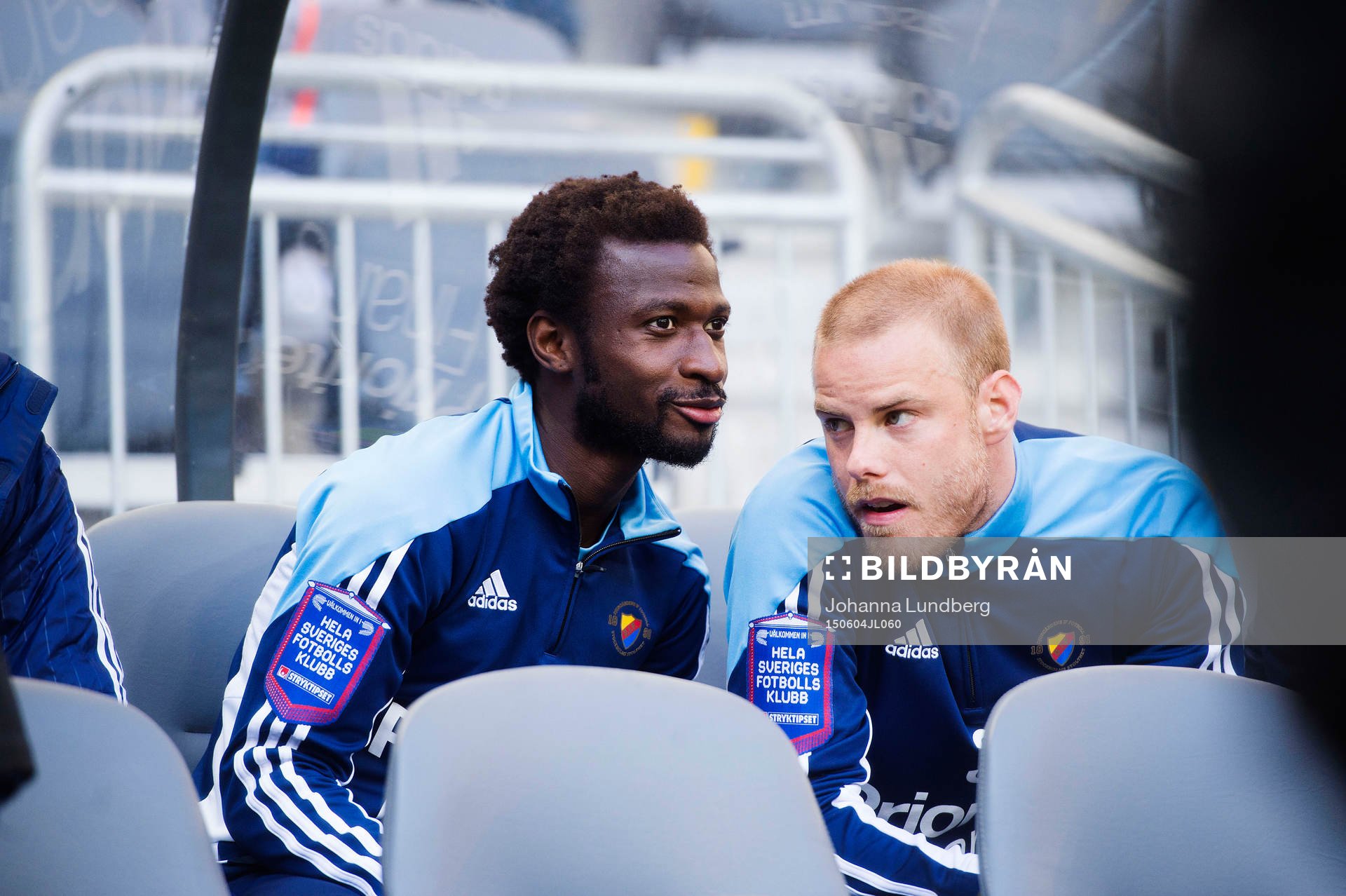 Djurgårdens Amadou Jawo och Fredrik Stenman på bänken