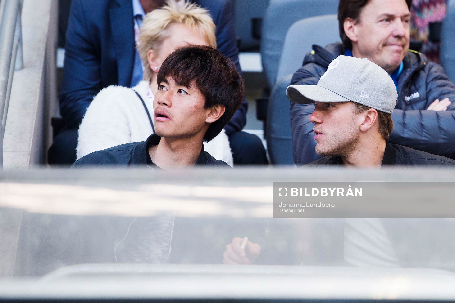 Djurgårdens Soo Yong-Yoon och Martin Broberg på läktaren