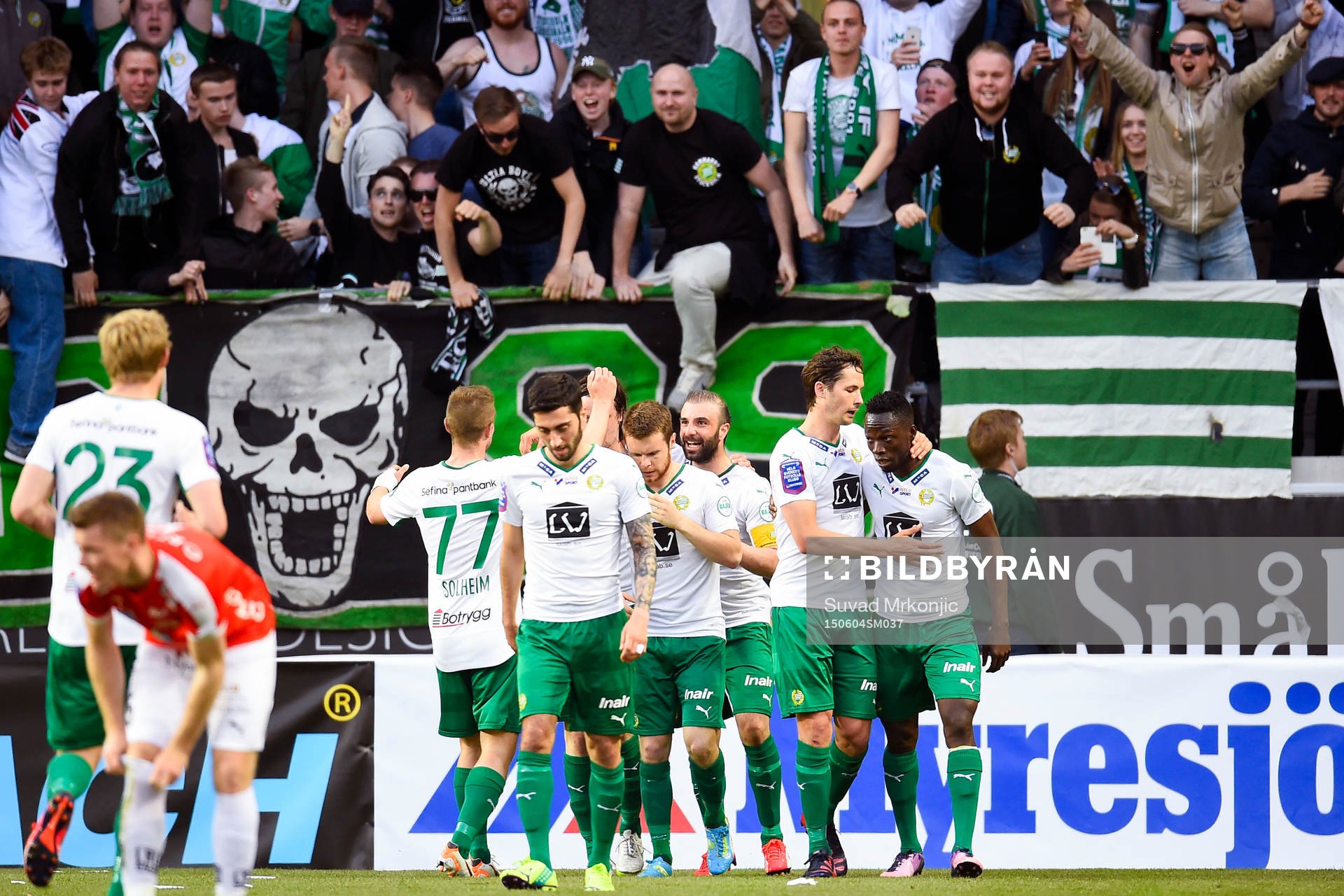Hammarbys Linus Hallenius jublar