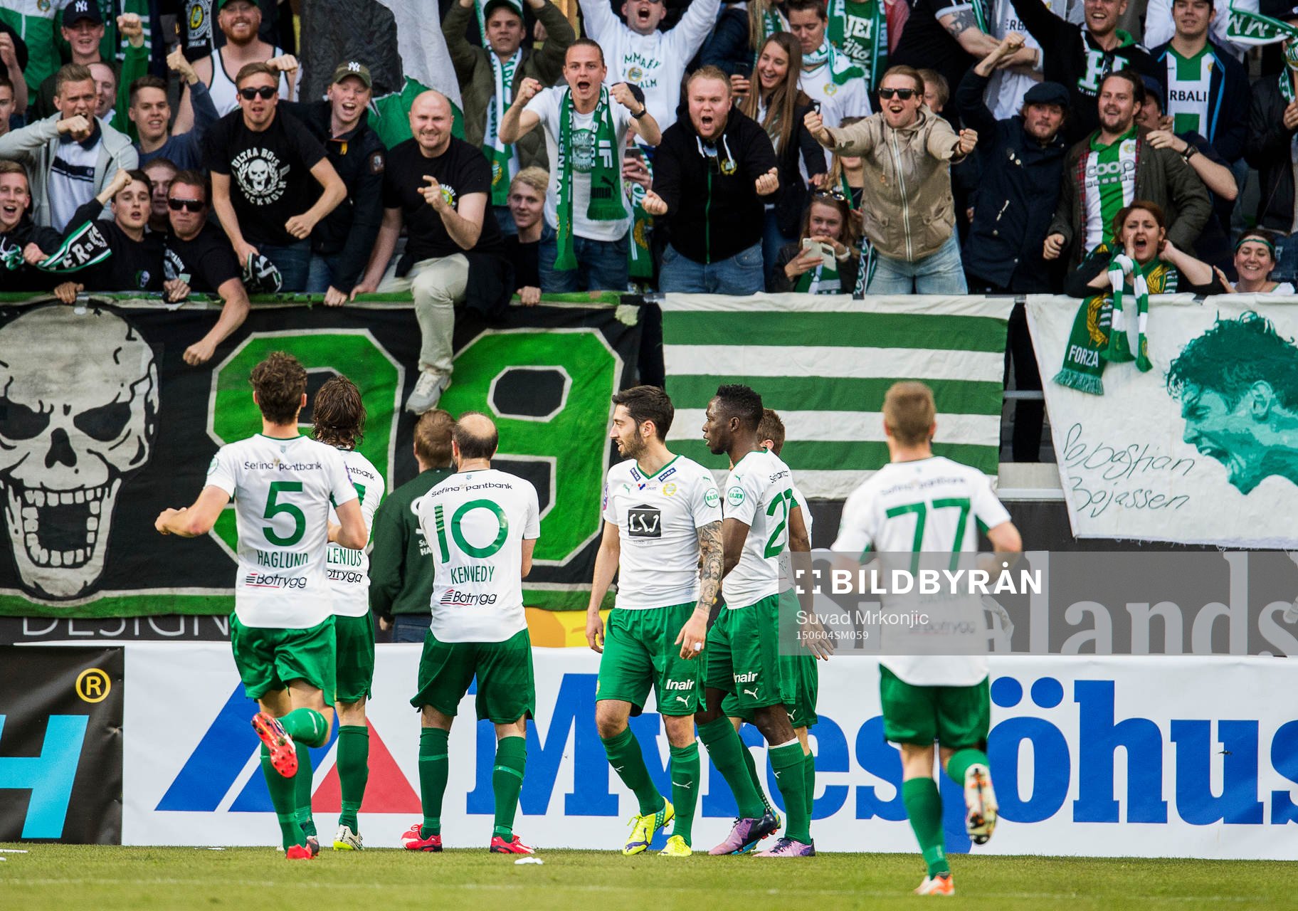 Hammarbys Linus Hallenius jublar