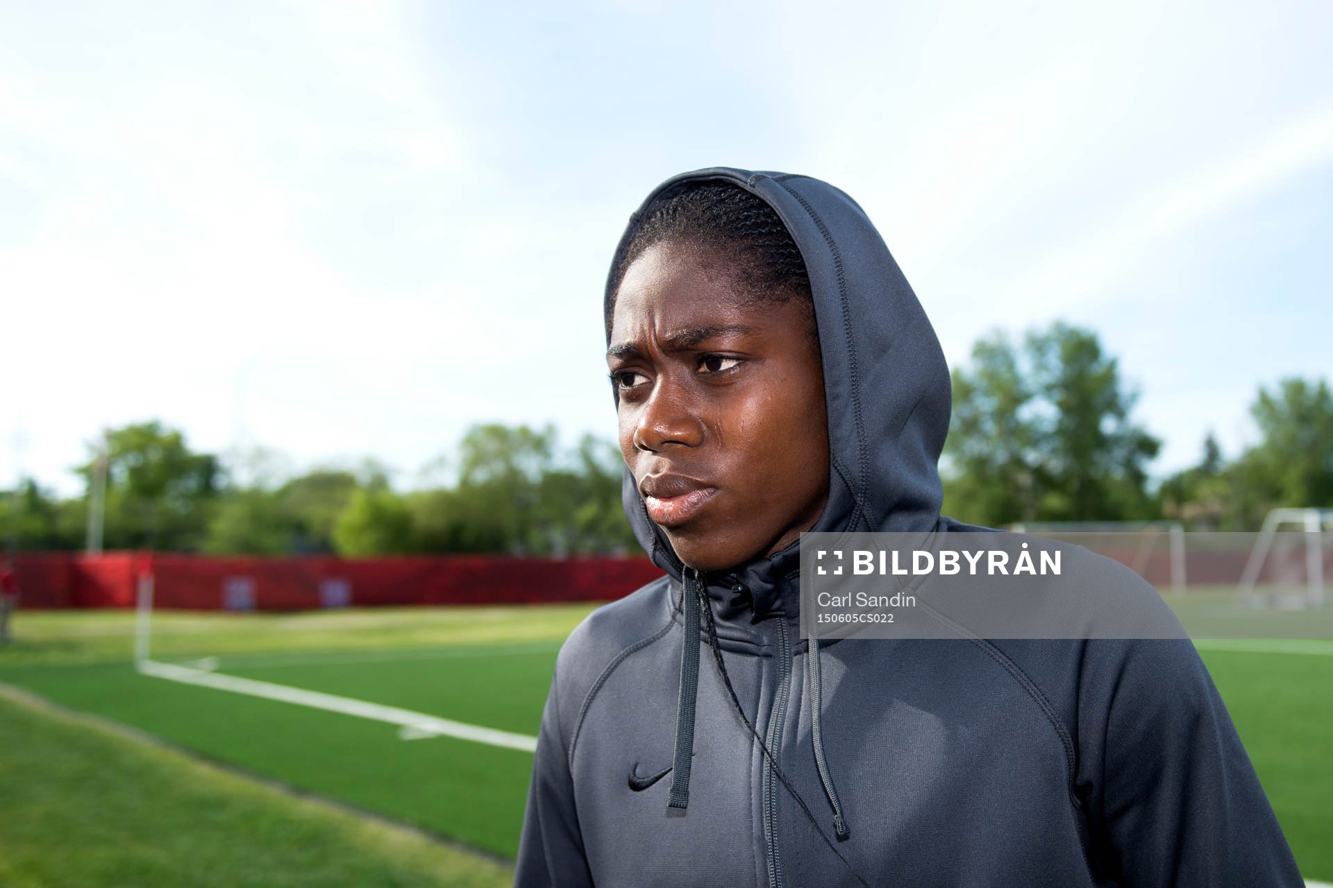 Nigerias Asisat Oshoala bli intervjuad under en träning den 5 juni 2015 i Winnipeg.