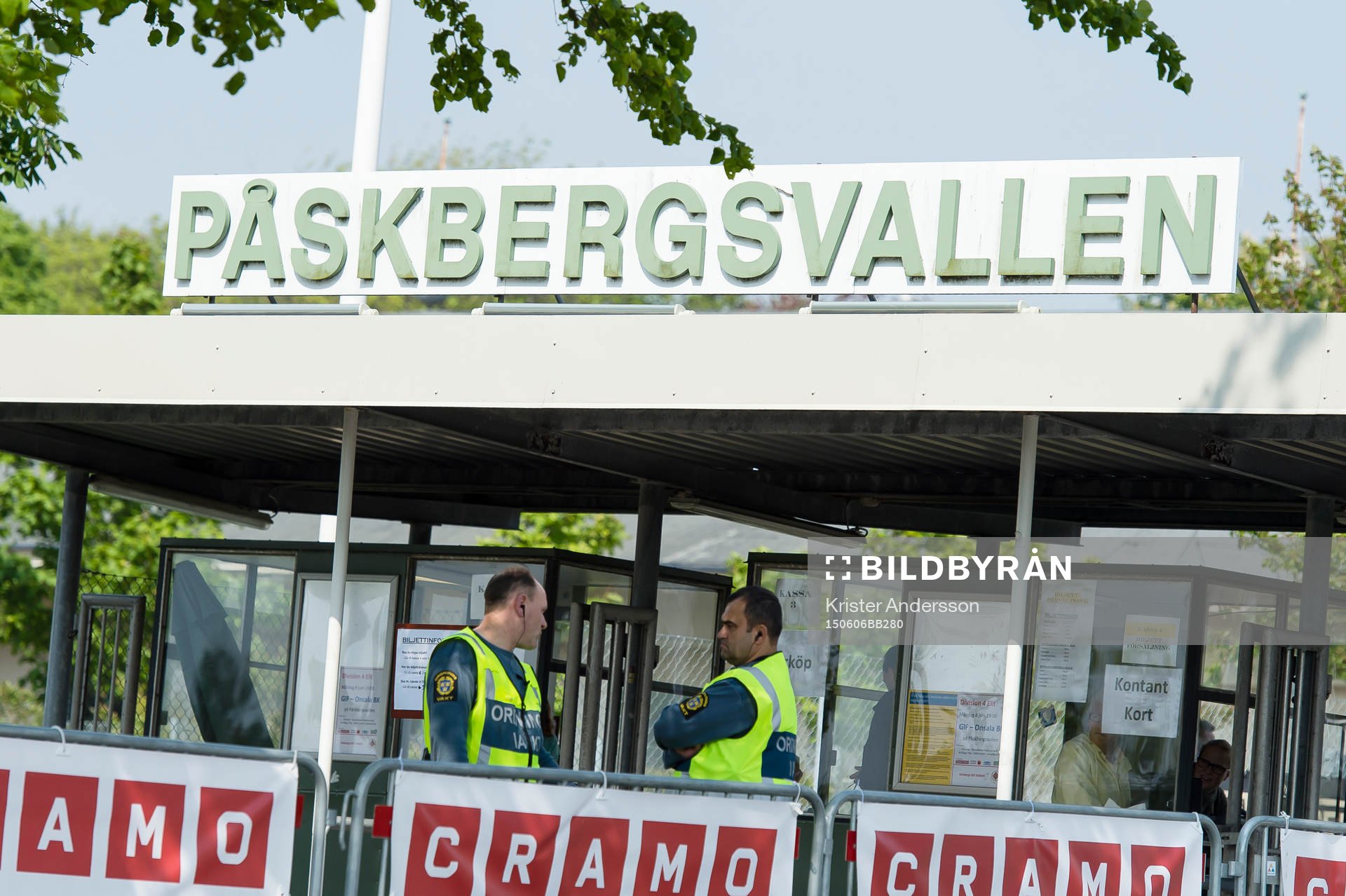 Entrén till Påskbergsvallen före fotbollsmatchen i
