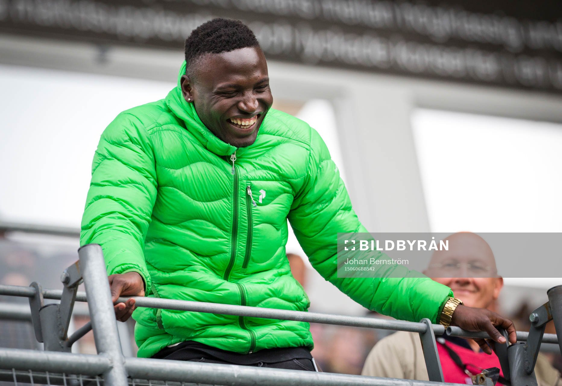 Örebro långtidskadade Alhassan Kamara skrattar