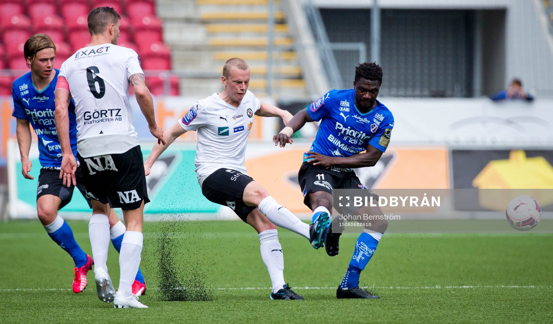 Örebros Daniel Gustavsson och Halmstads King Osei Gyan