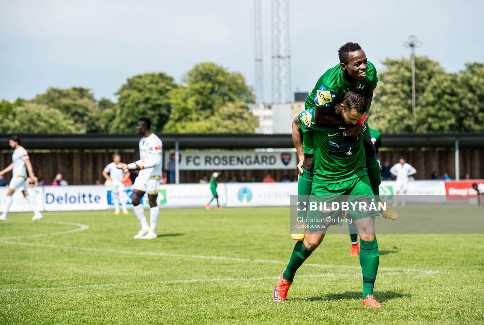 Prespa Birliks Kristian Legiec och David Abaya jublar