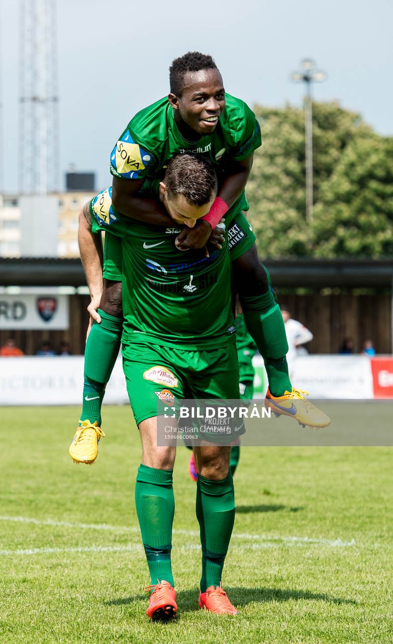 Prespa Birliks Kristian Legiec och David Abaya jublar
